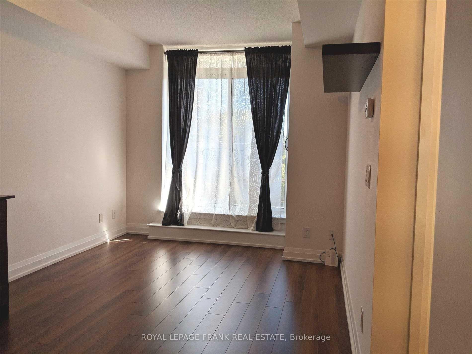 3520 Danforth Avenue Unit 208 photo 4