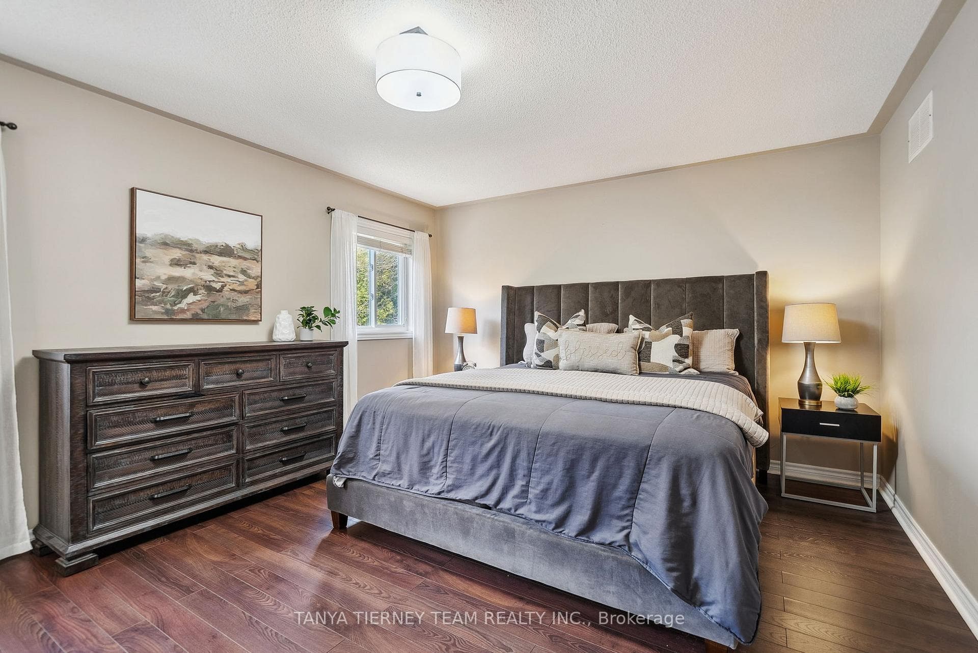 170 Sleeman Square photo 20