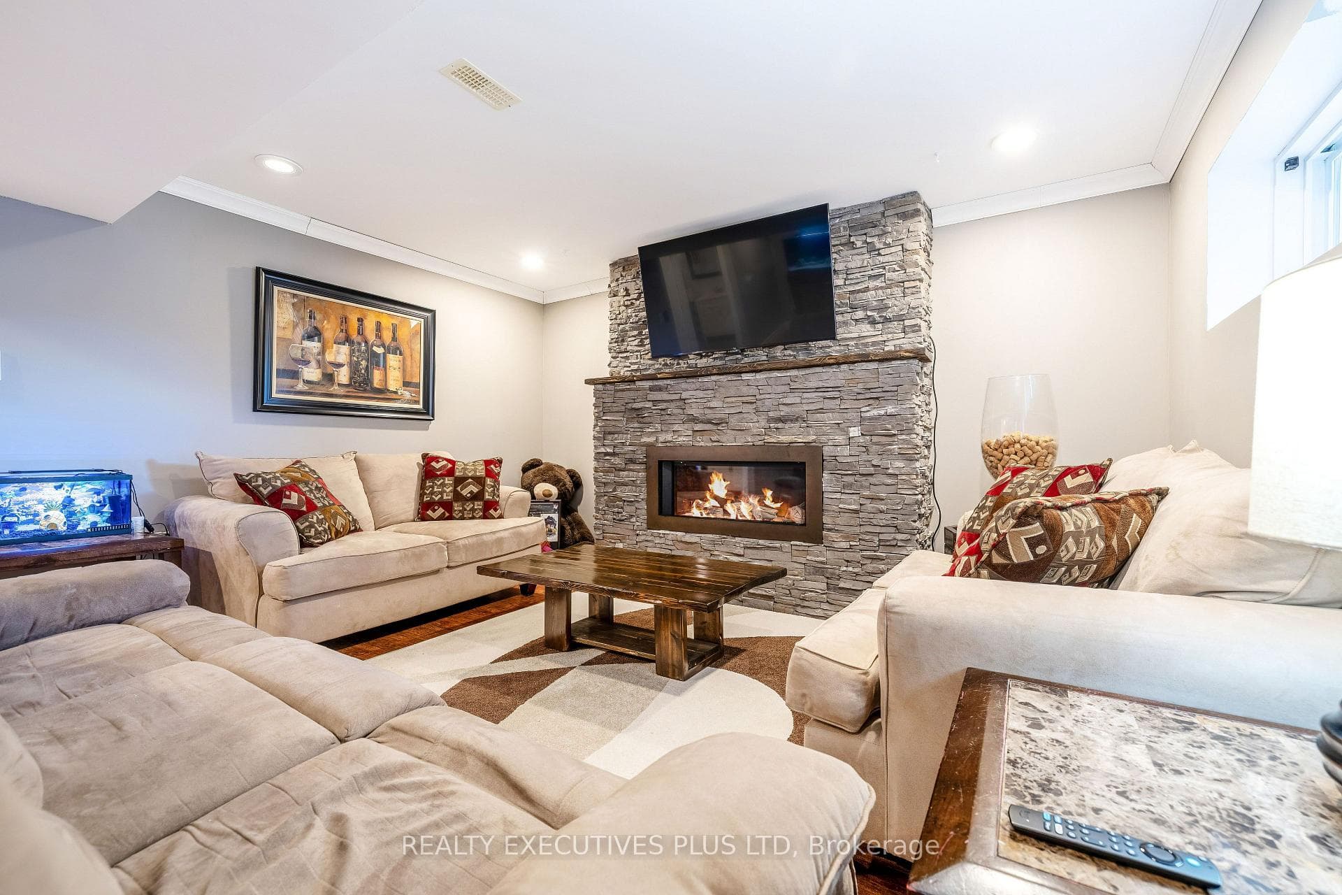 56 Dinnick Crescent photo 27