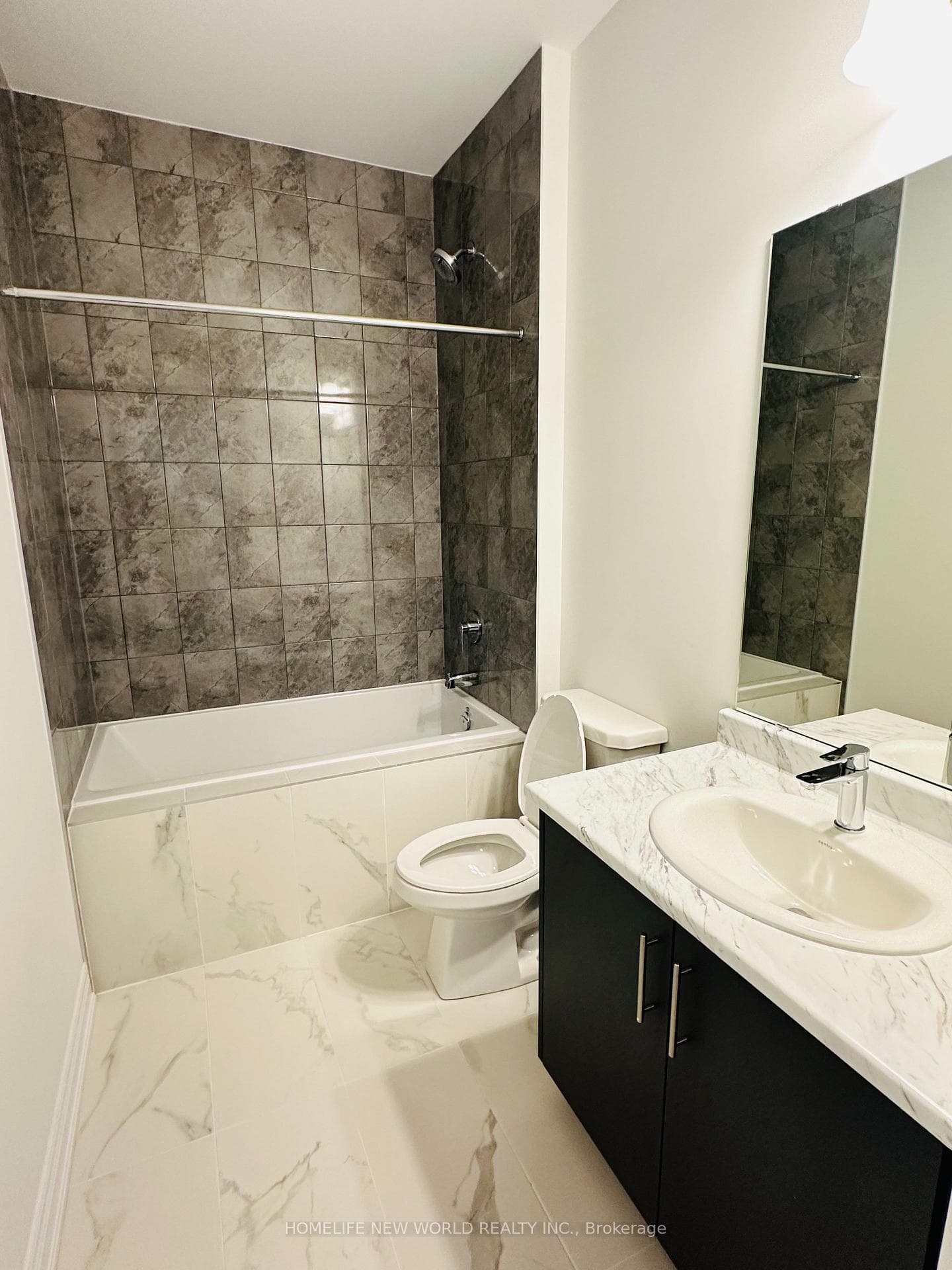 109 Tempel Street photo 11