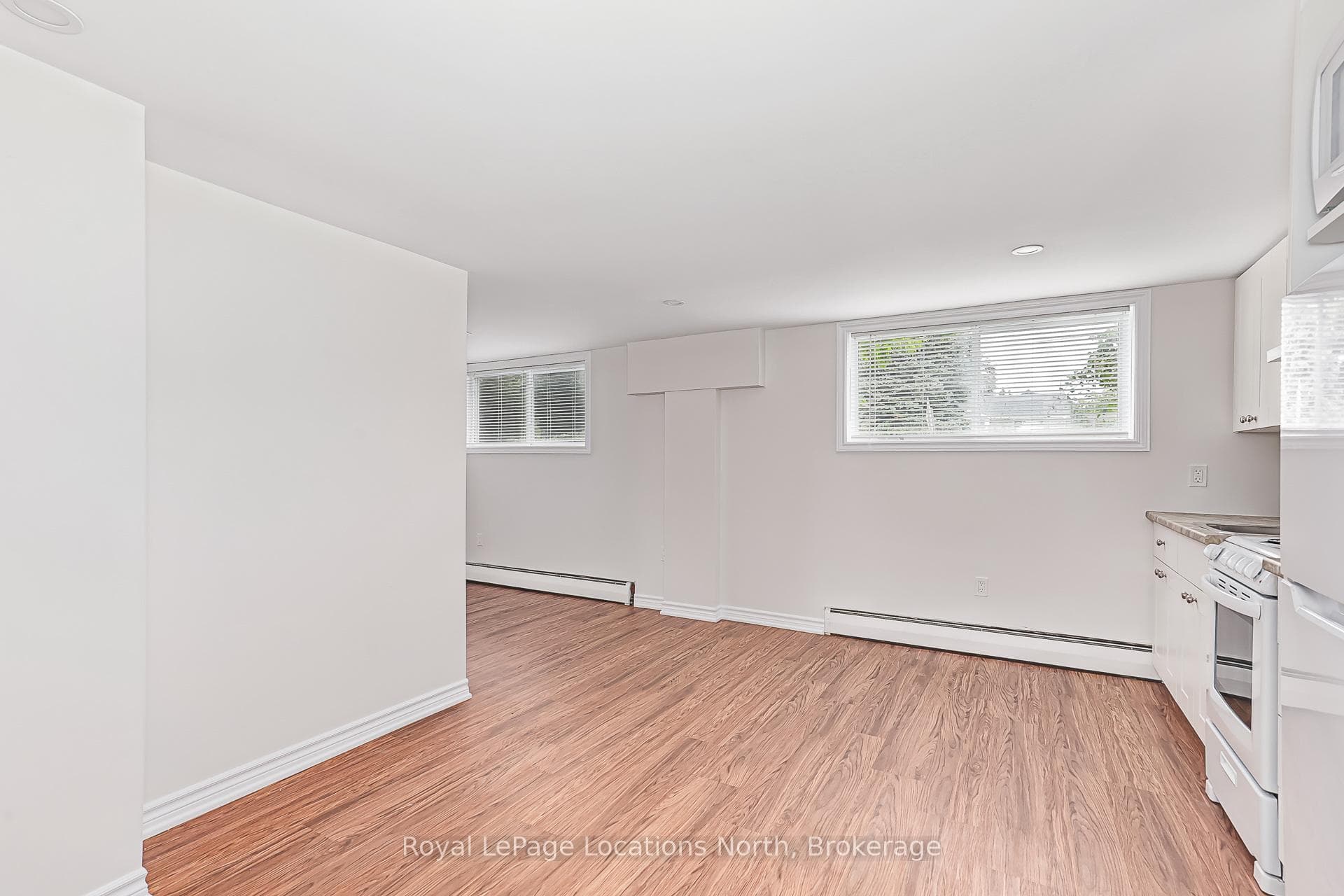 594 Oak Street photo 45