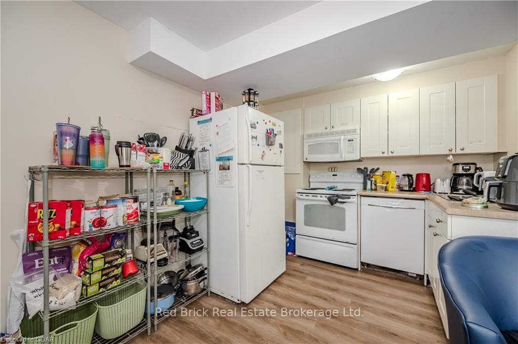 48 SIDNEY Crescent photo 19