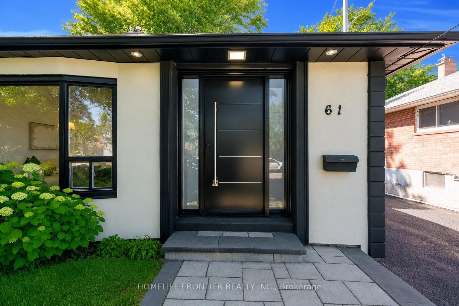 61 Sundial Crescent photo 6