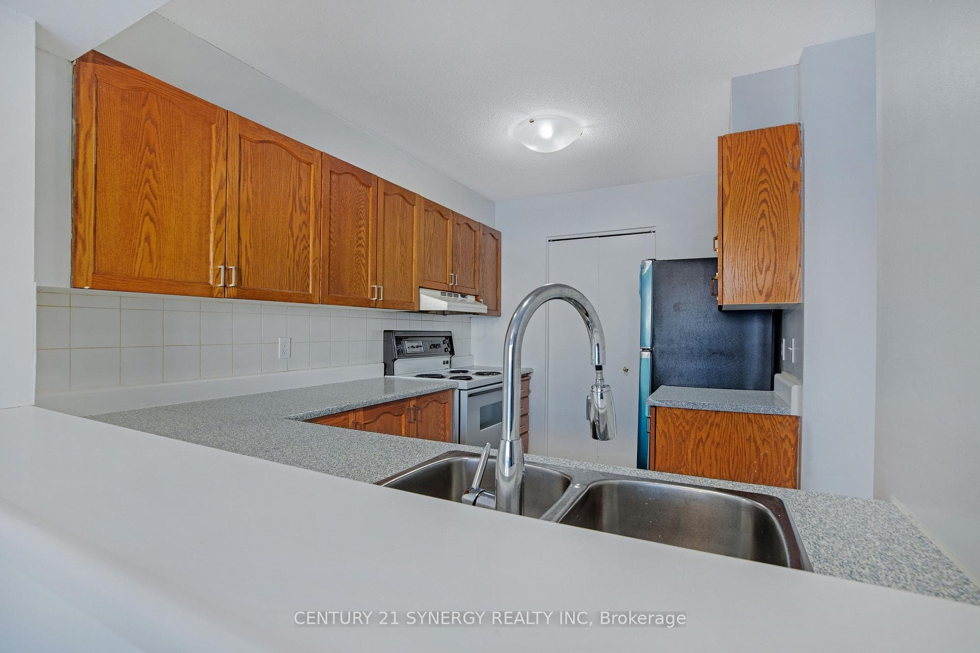 1589 ST BERNARD Street Unit 403 photo 15