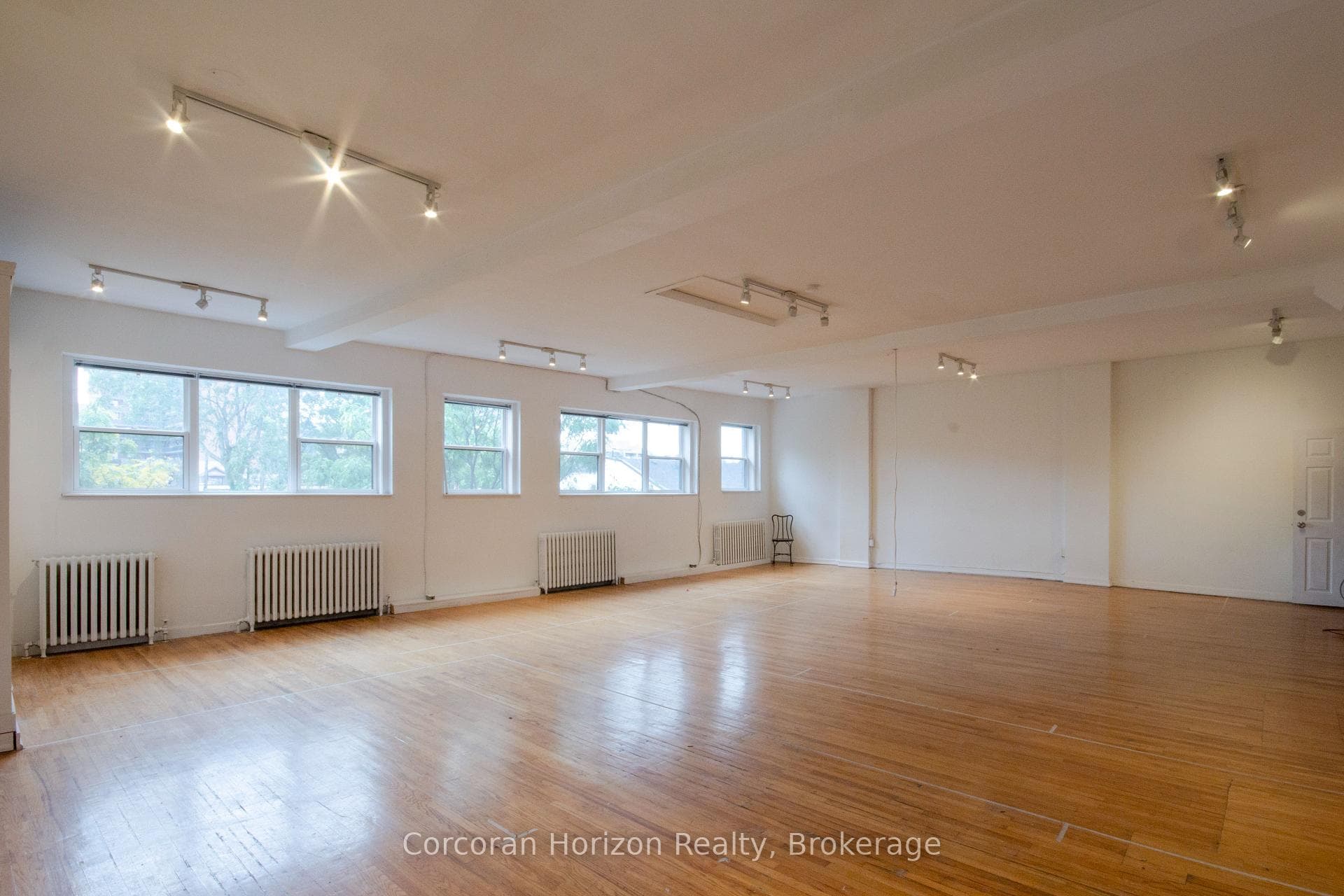 323 King Street photo 24