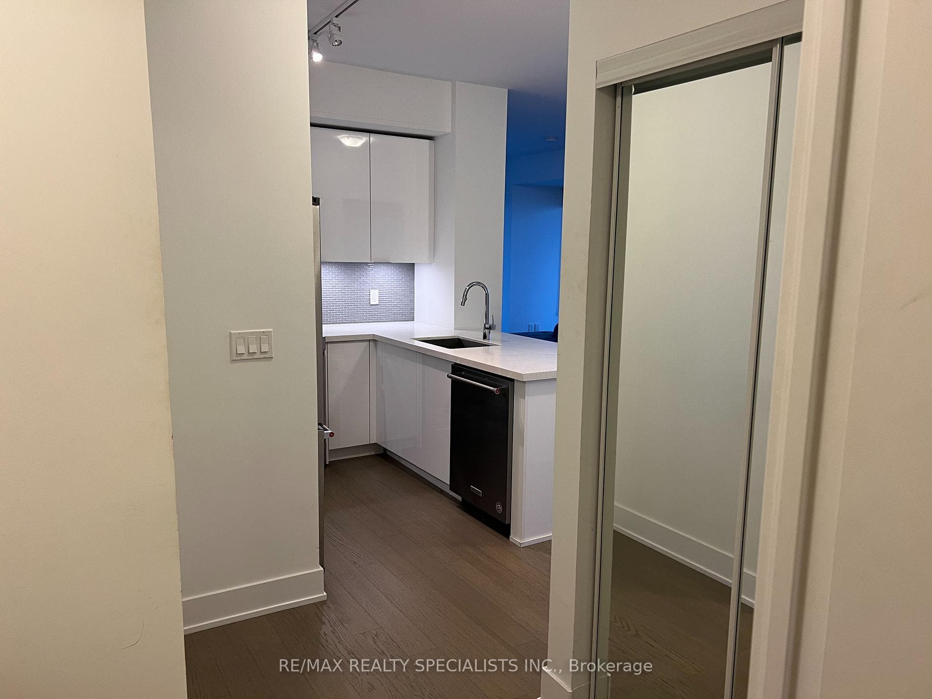 30 Shore Breeze Drive Unit 5305 photo 2