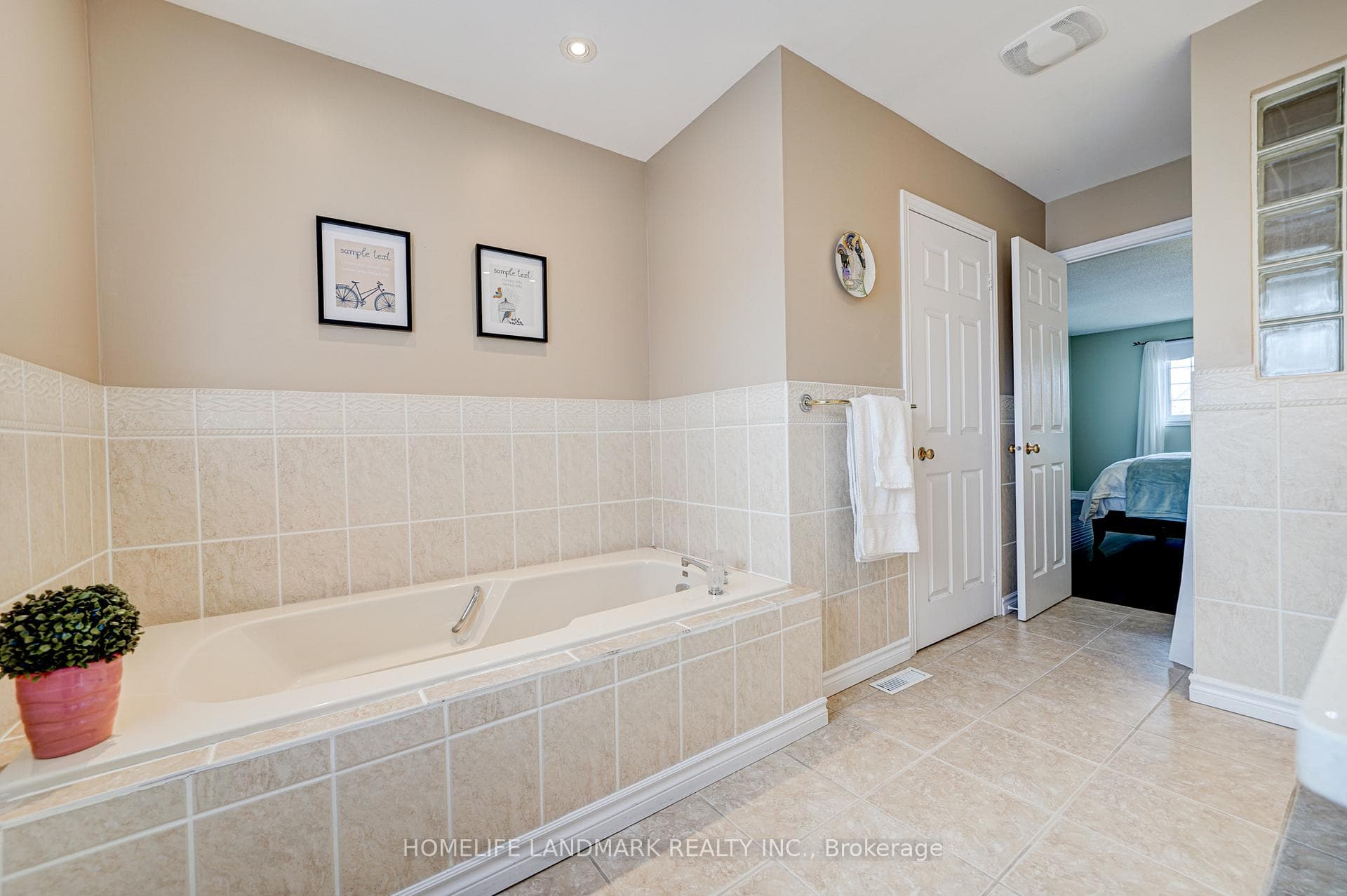 1157 Windrush Drive photo 32
