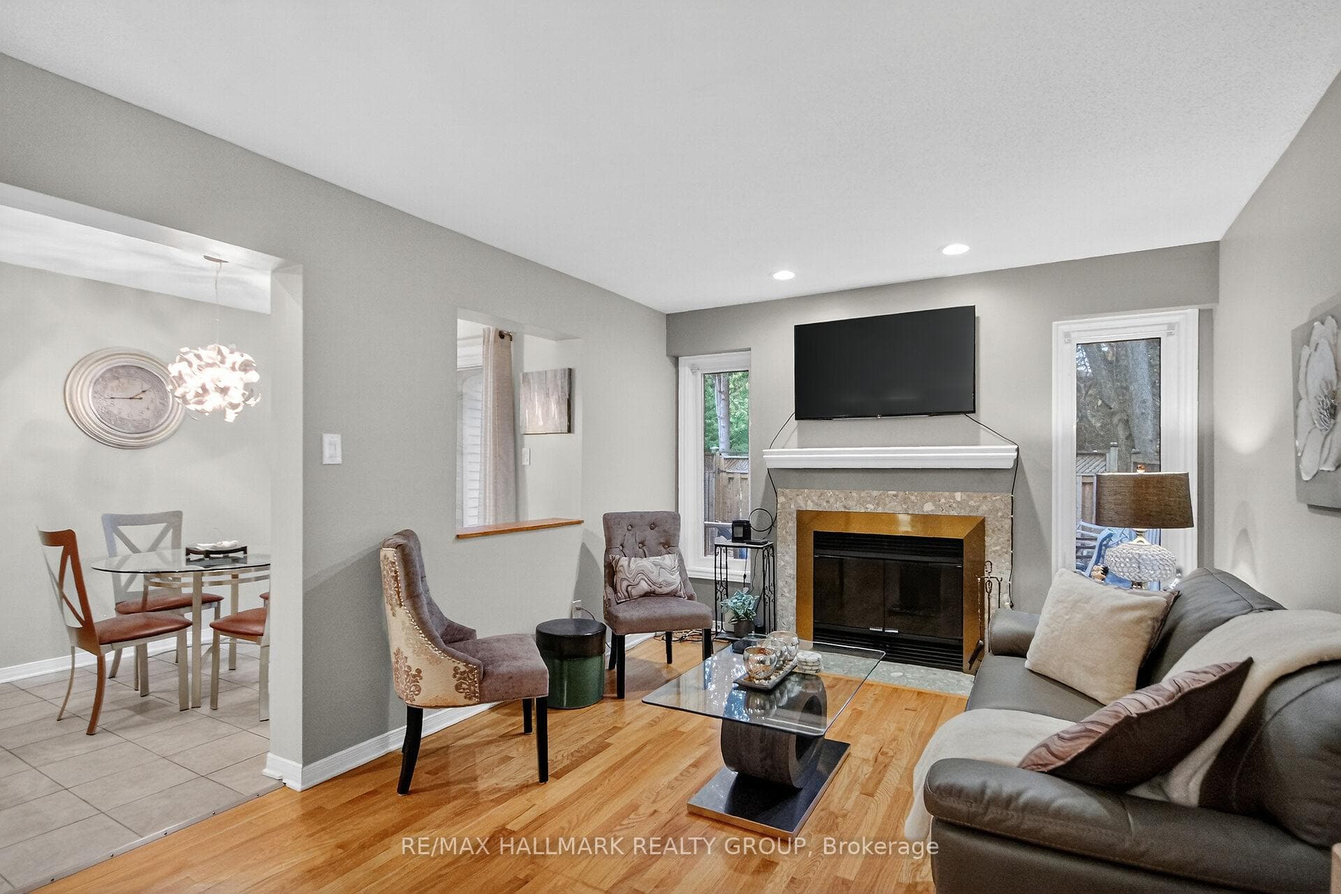 110 Hunter's Glen Crescent photo 8