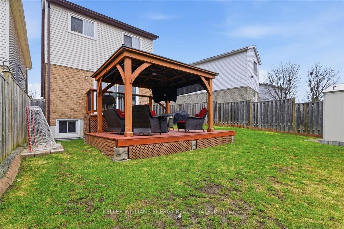 751 Bennett Crescent photo 34