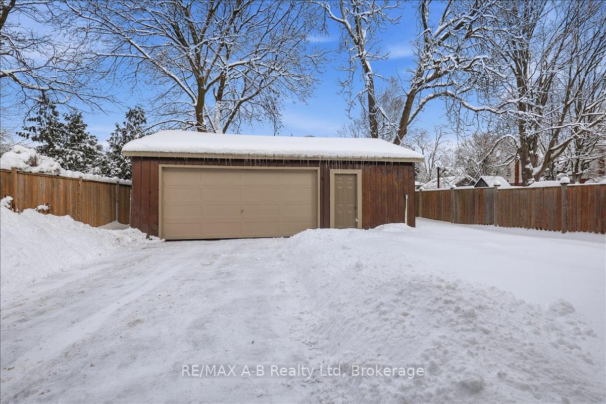 296 Huron Street photo 41