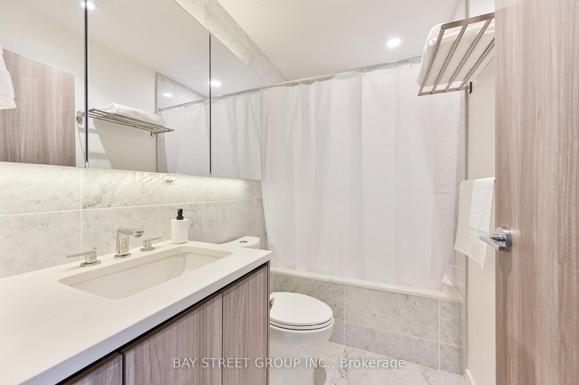85 McMahon Drive Unit 3808 photo 23