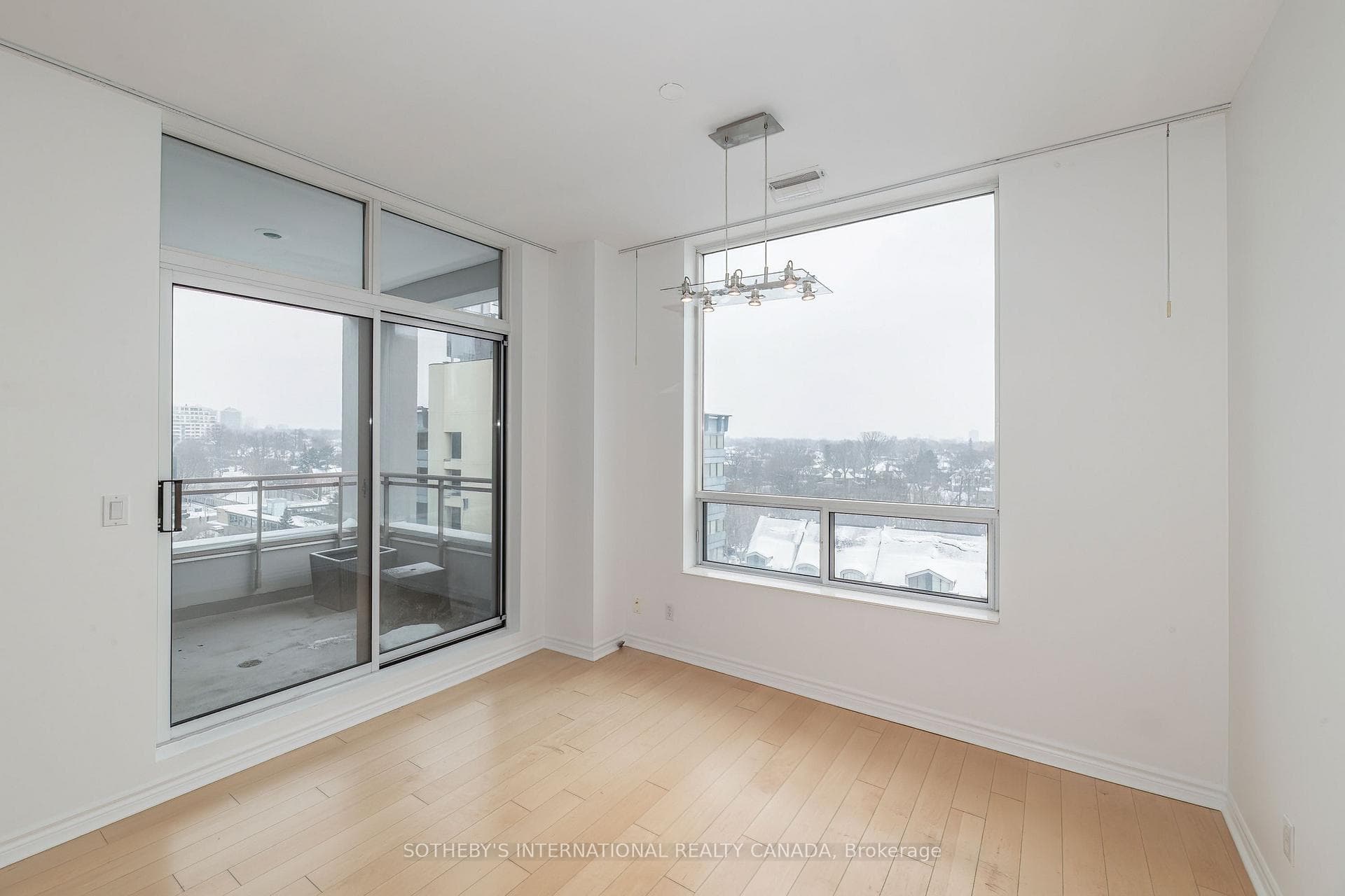 980 Yonge Street Unit 701 photo 5