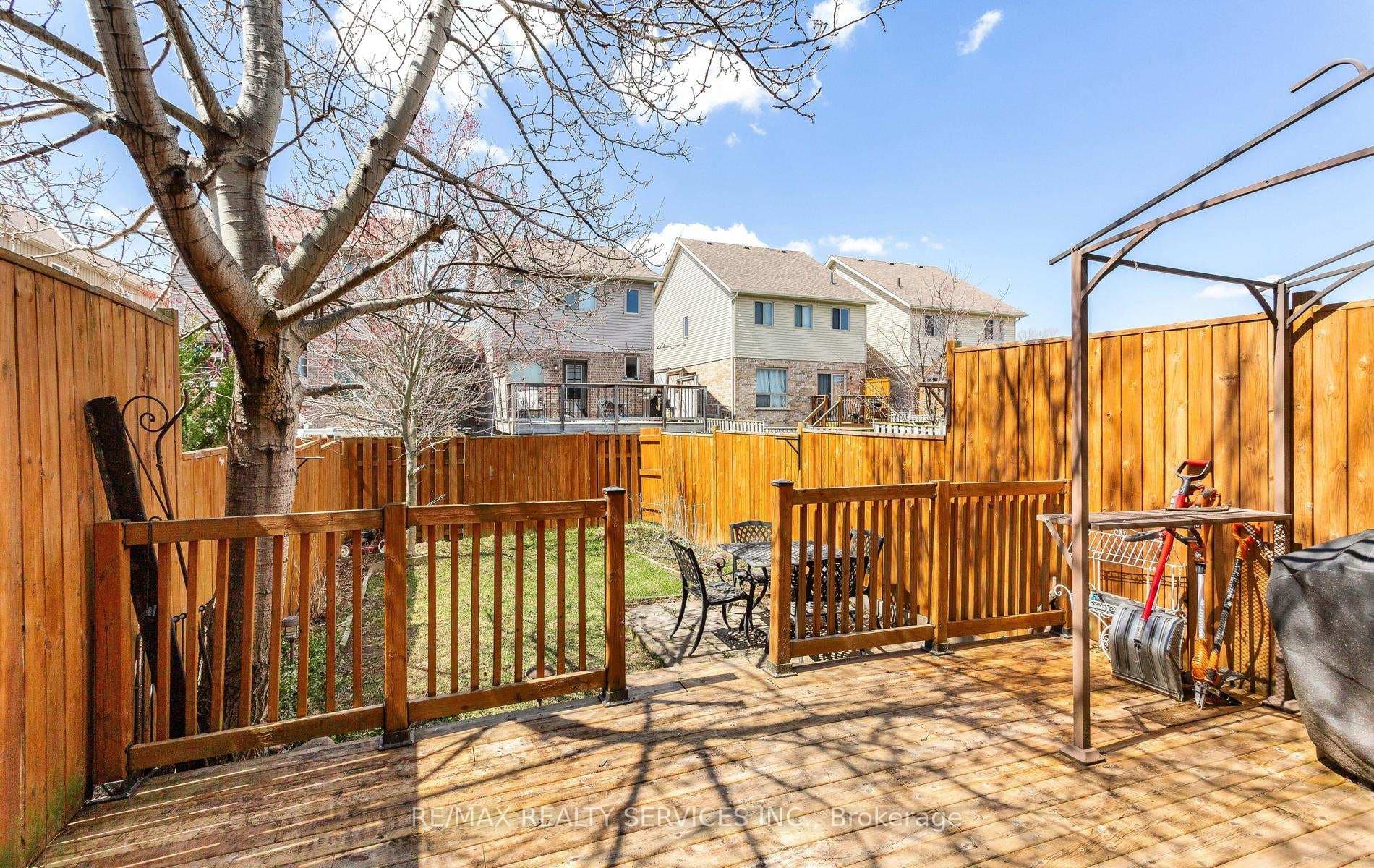 49 James Arnott Crescent photo 34