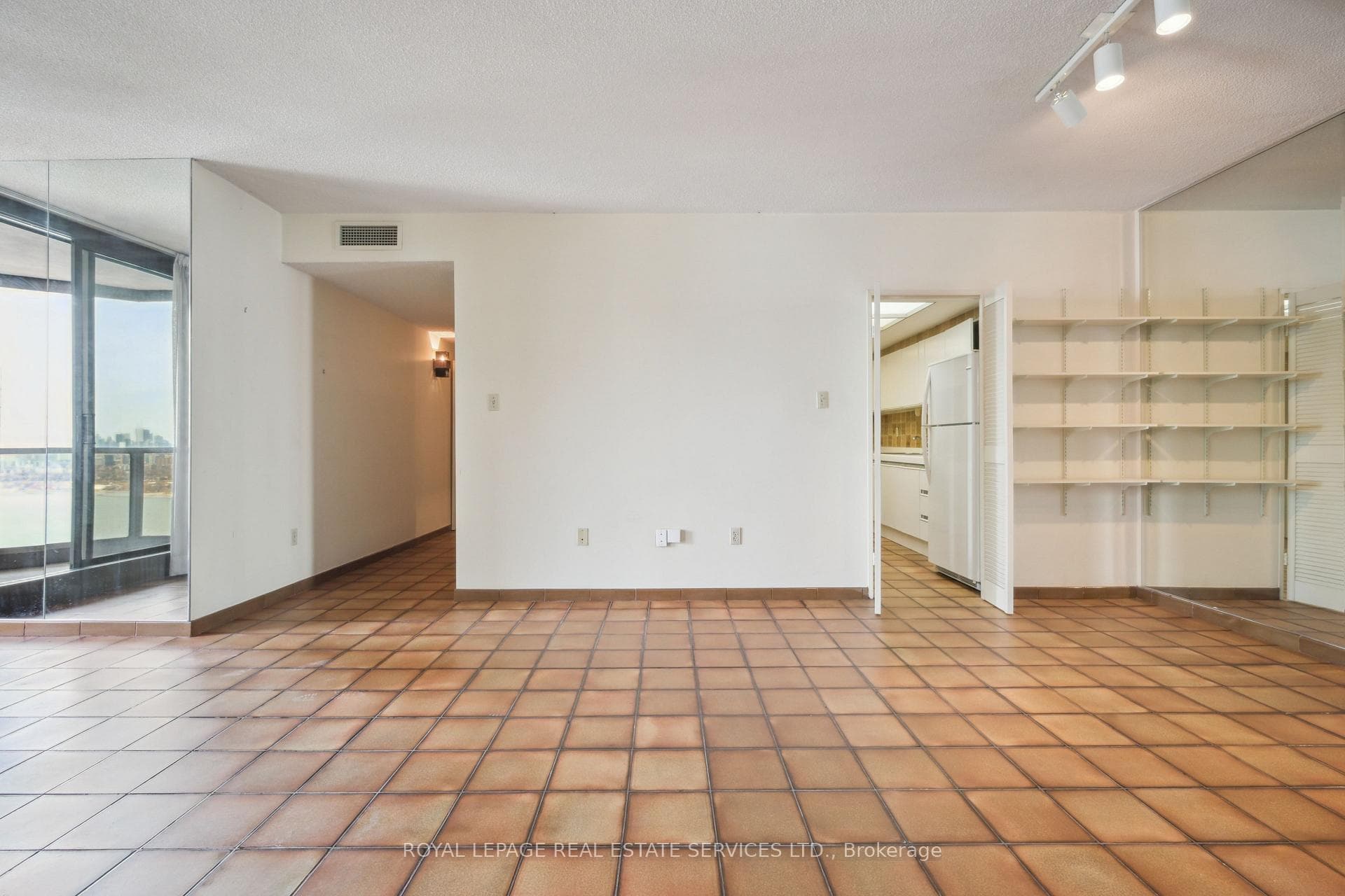 2045 Lake Shore Boulevard Unit 4106 photo 10