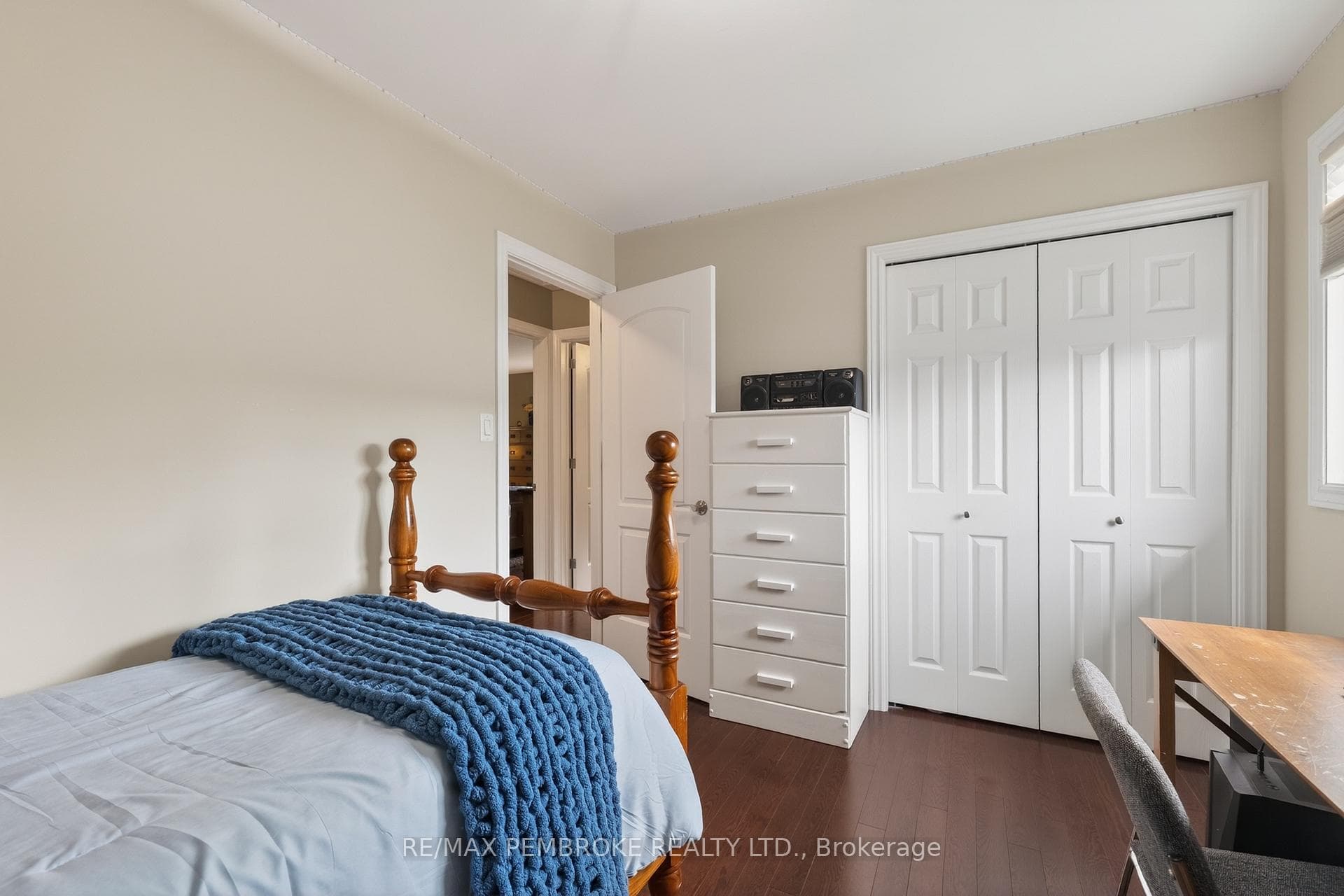 61 Oak Avenue photo 25