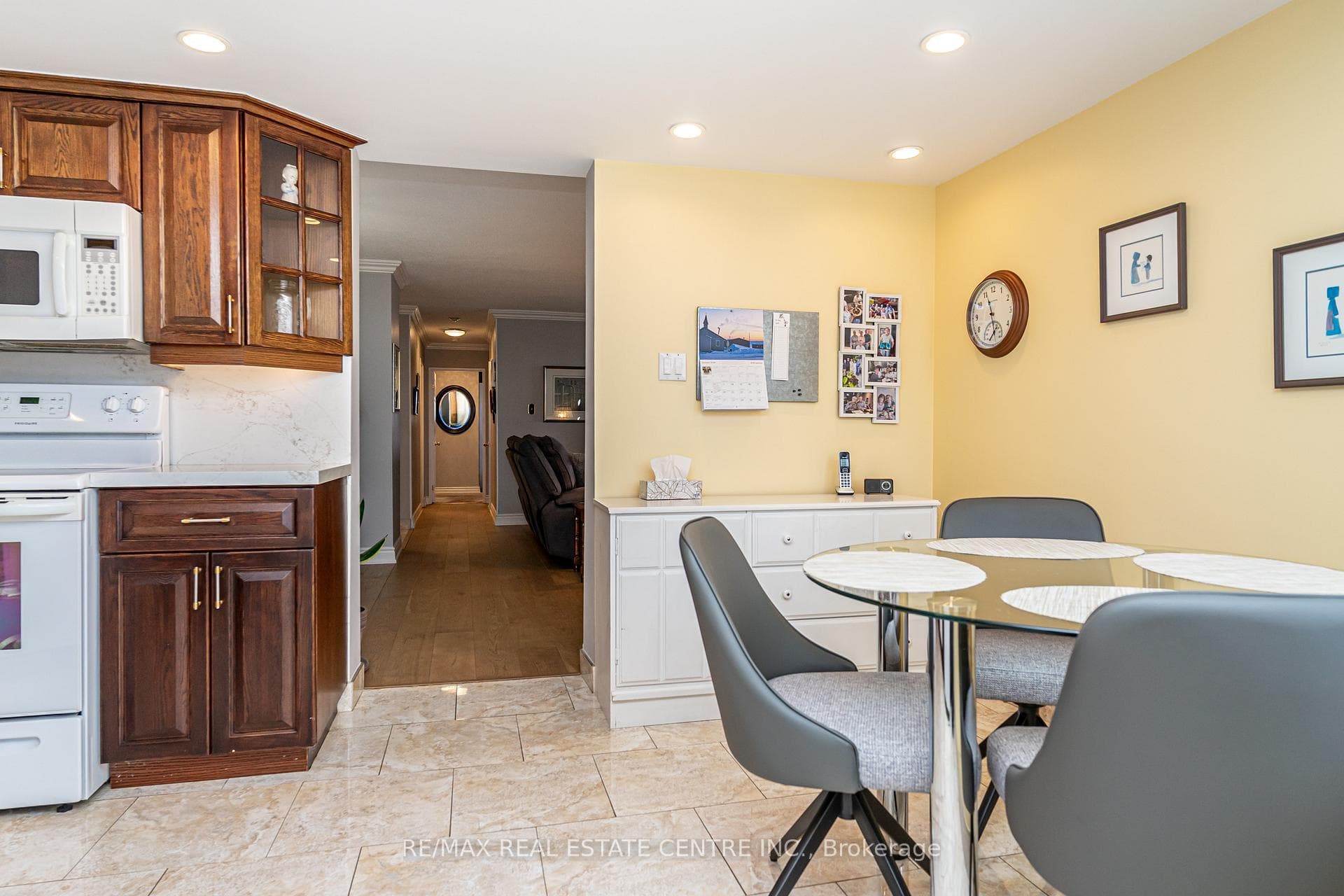 20 Cherrytree Drive Unit 806 photo 17