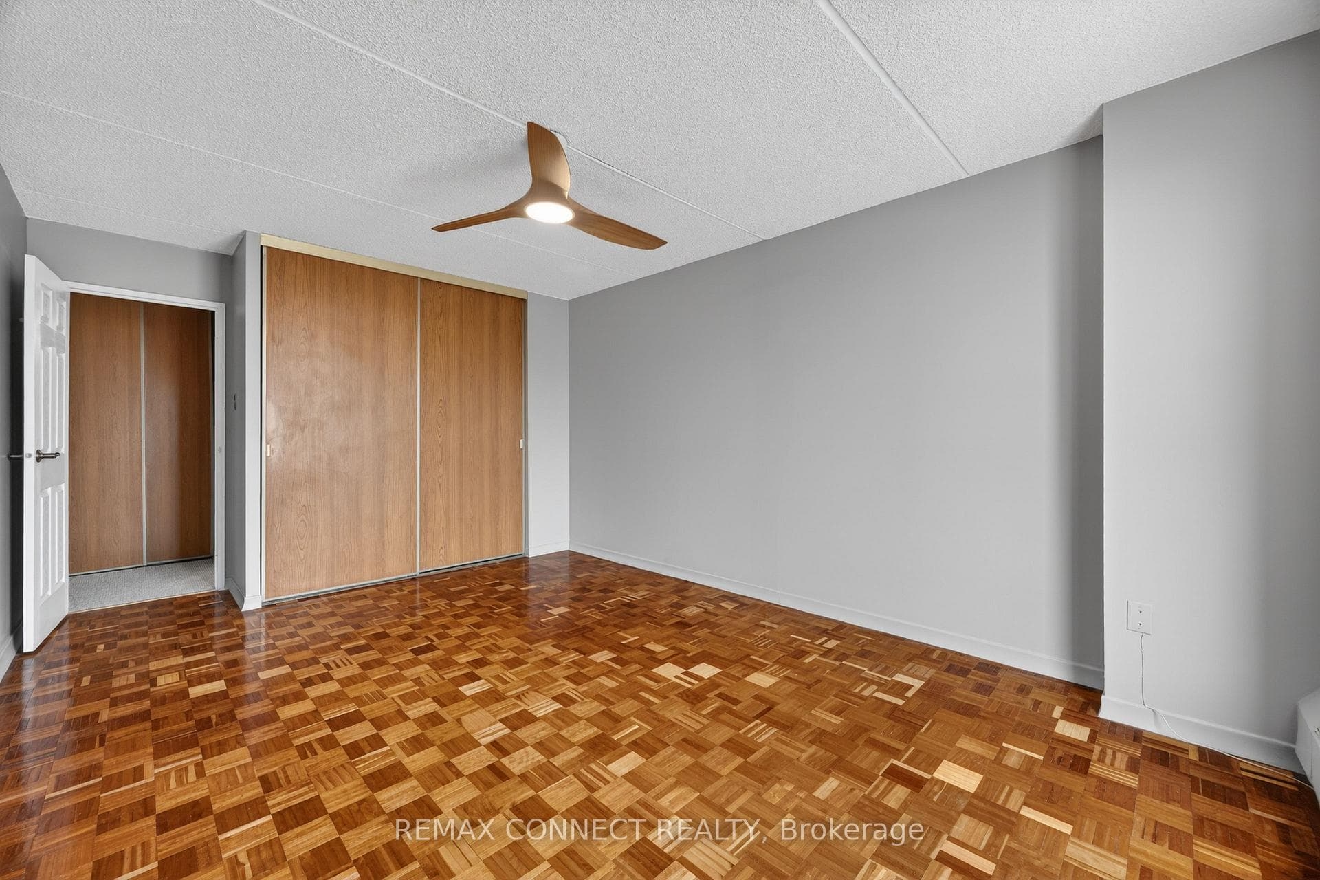 2 Glamorgan Avenue Unit 910 photo 37