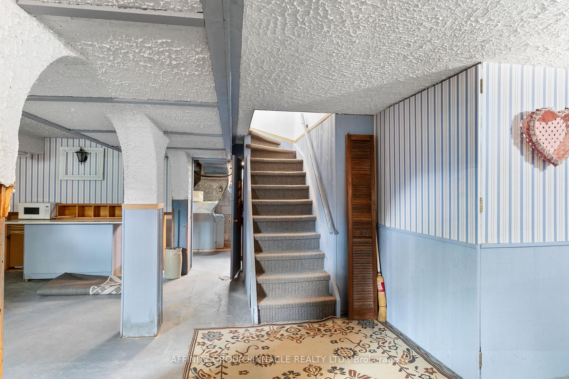 17 Richard Avenue photo 31