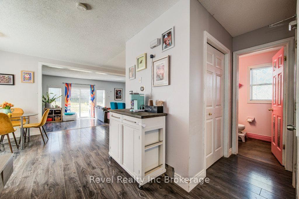 733 Southwood Way photo 8