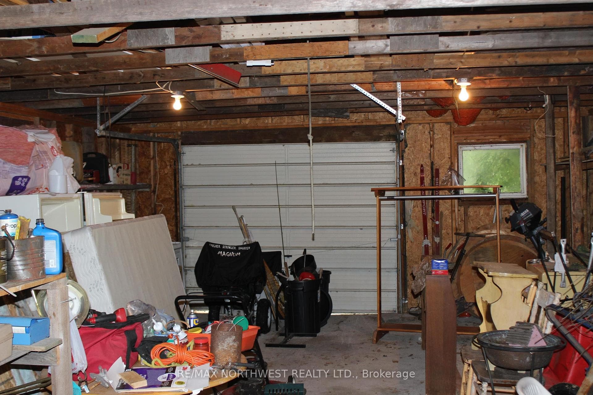 93 STINTZI DR E photo 46