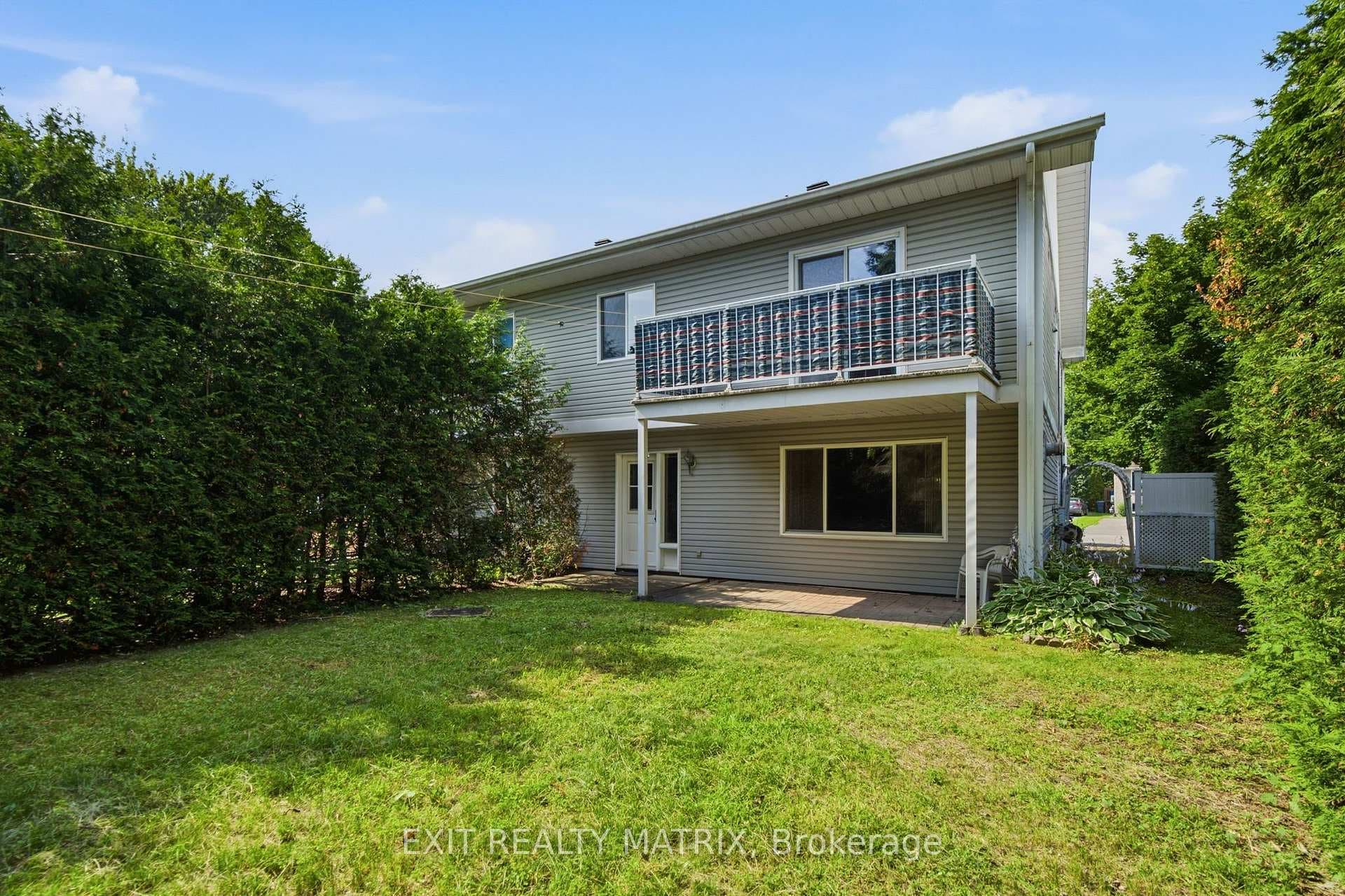 671 Berthiaume Street photo 27