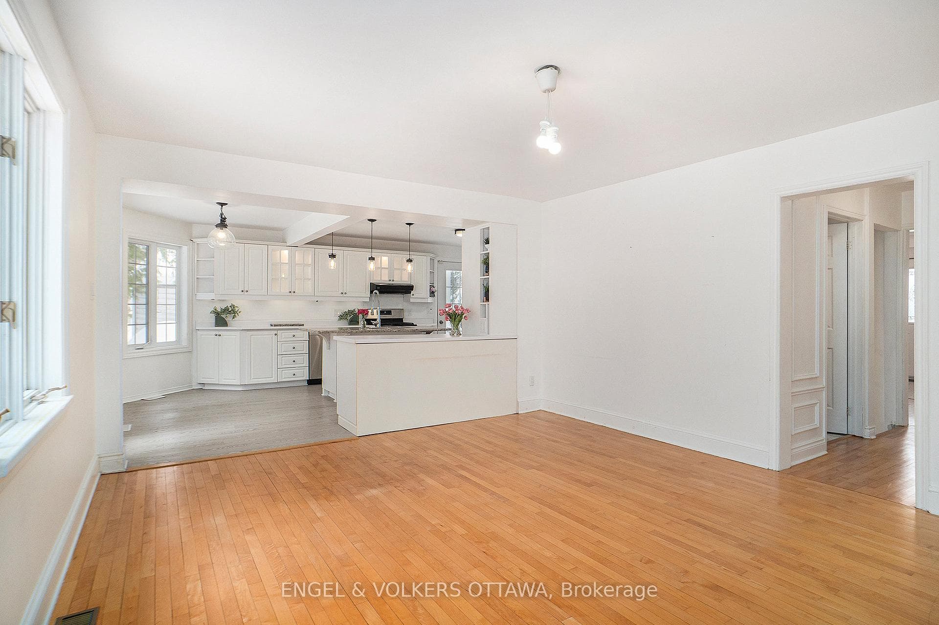 93 Ivy Crescent photo 18