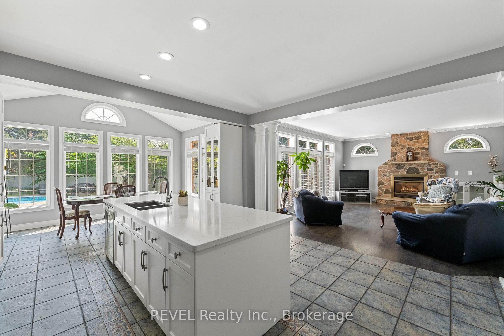 8055 Mount Carmel Boulevard photo 17