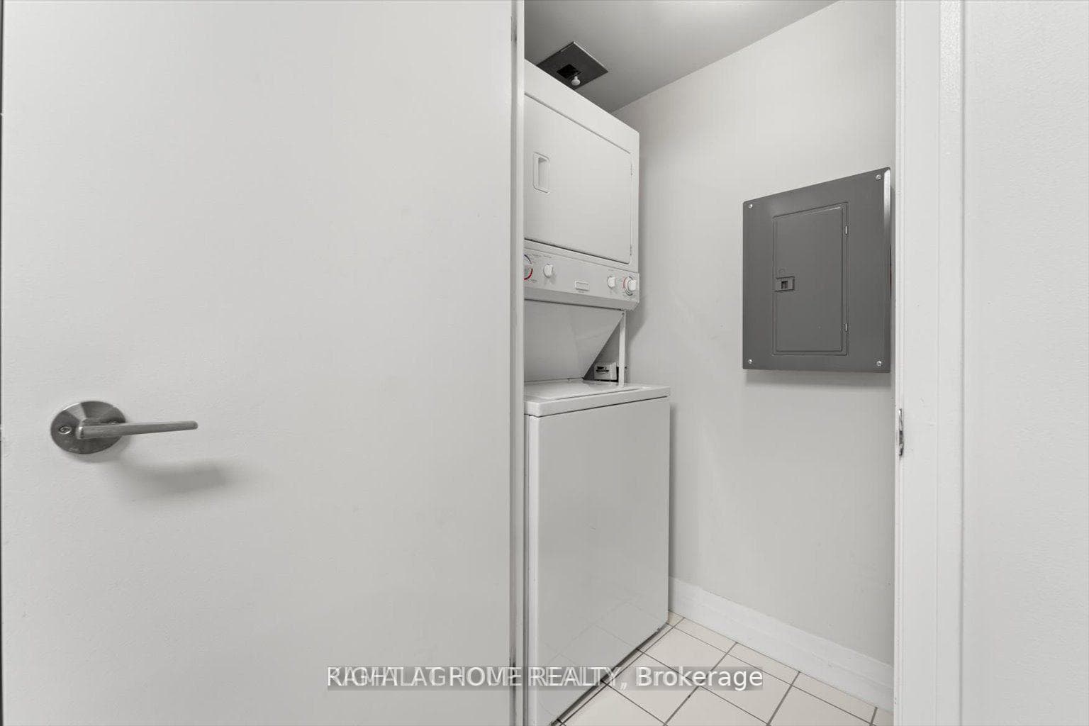 21 Carlton Street Unit 1201 photo 11