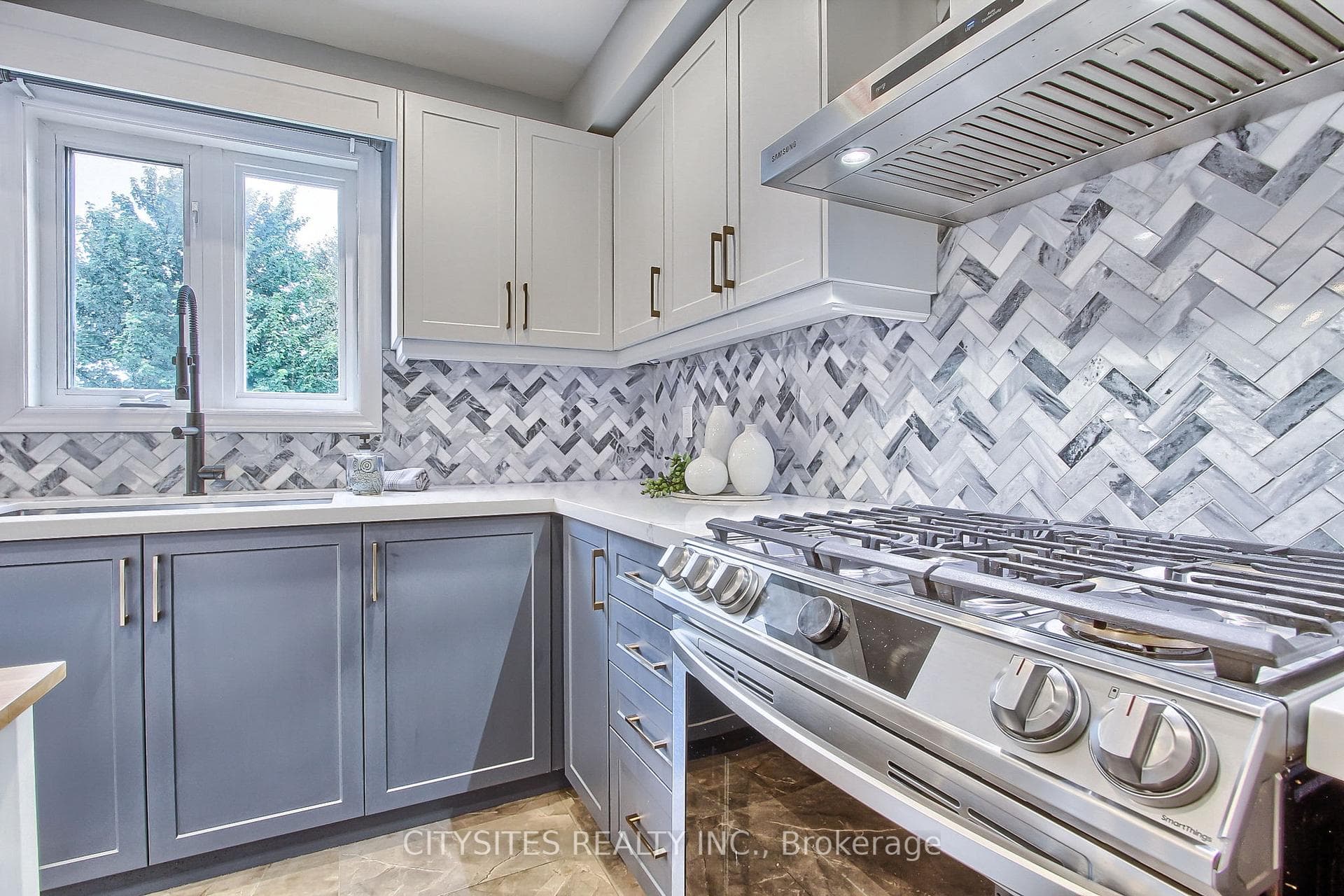 1007 Leslie Drive photo 11