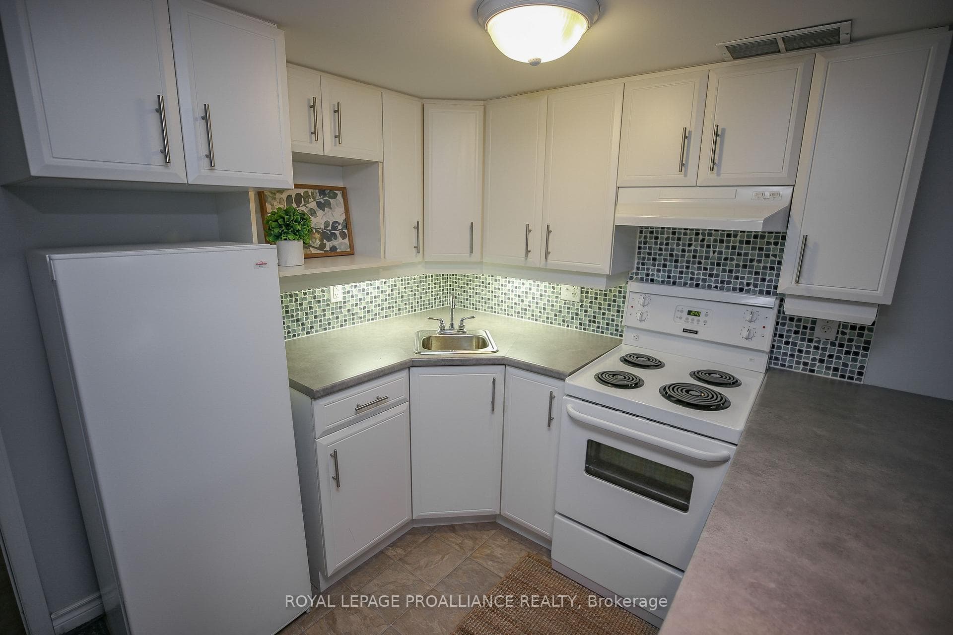 39 Front Avenue photo 15