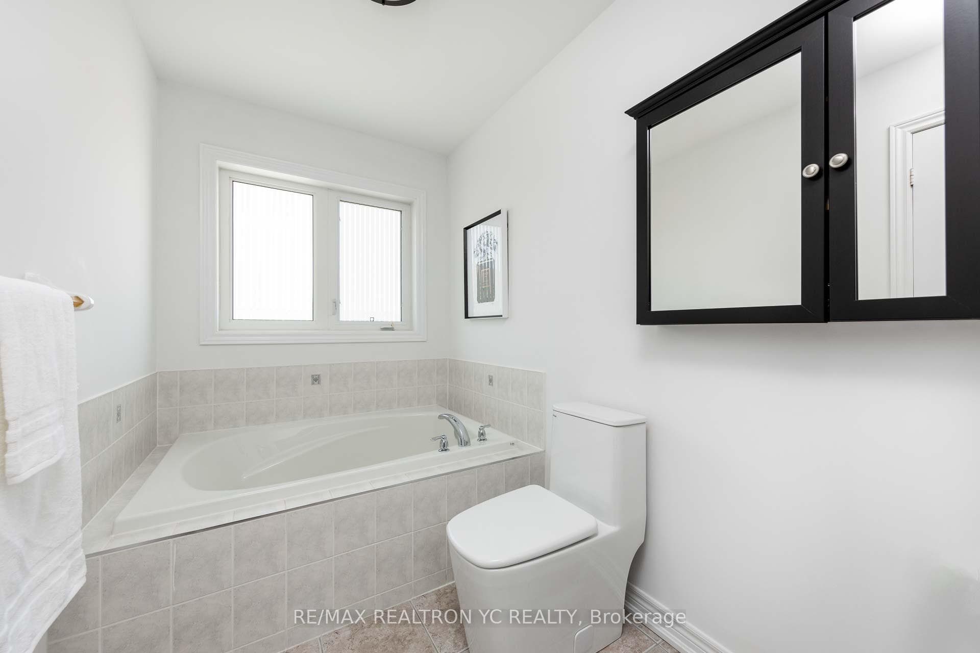 189 Sir Sanford Fleming Way photo 22