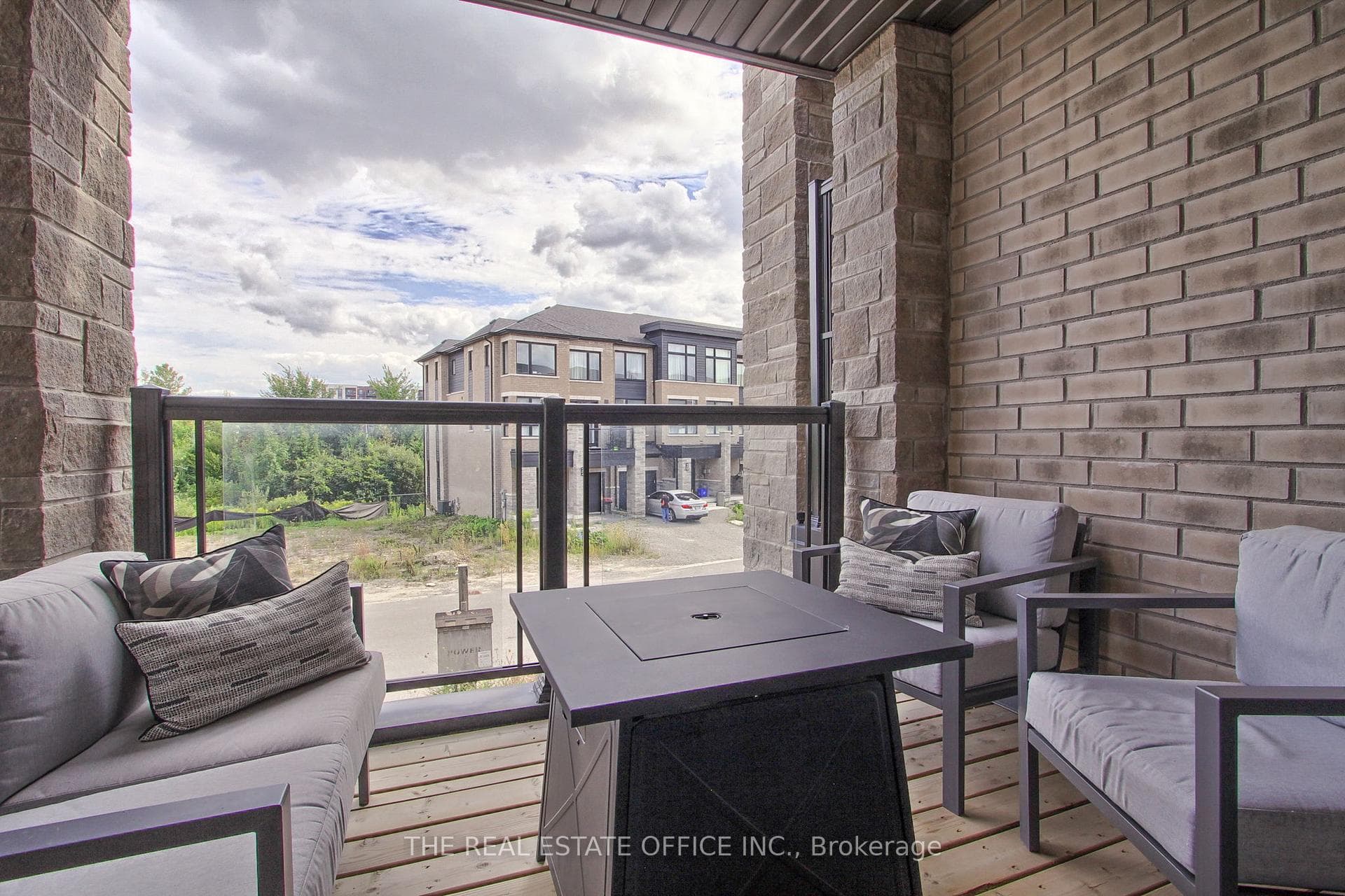 27 Blue Forest Crescent photo 34