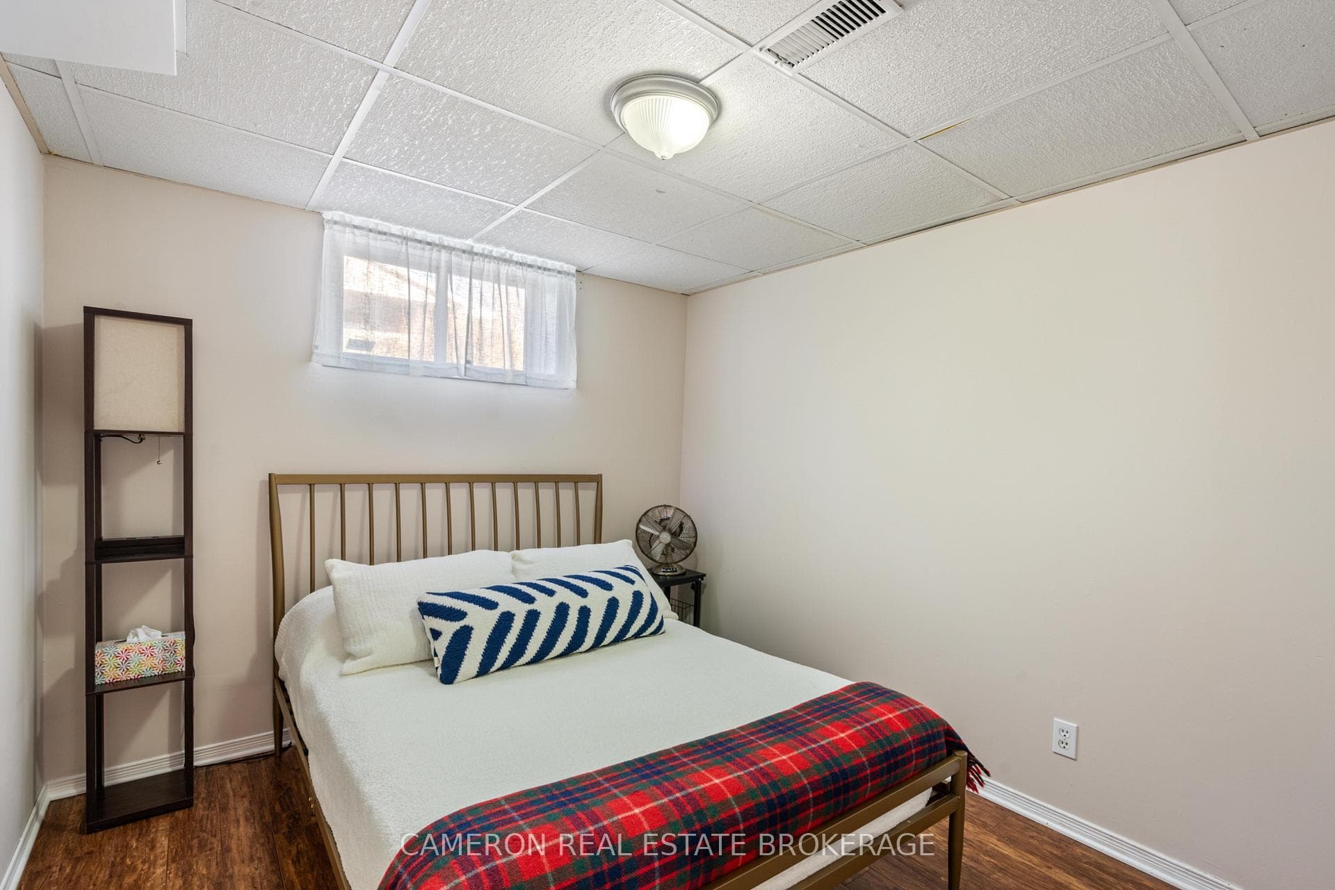 225 Wellington Street photo 20