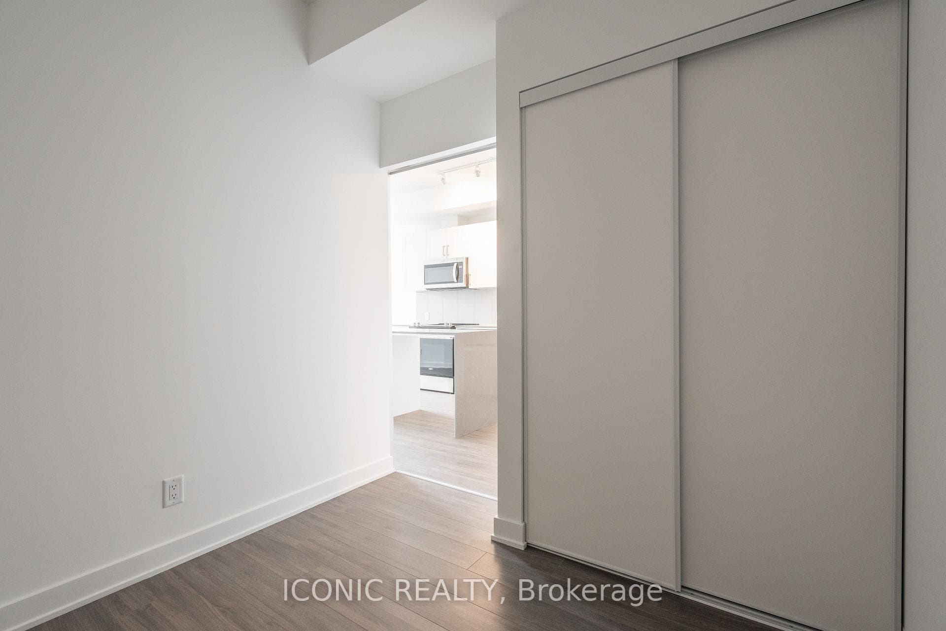 681 Yonge Street Unit 510 photo 24