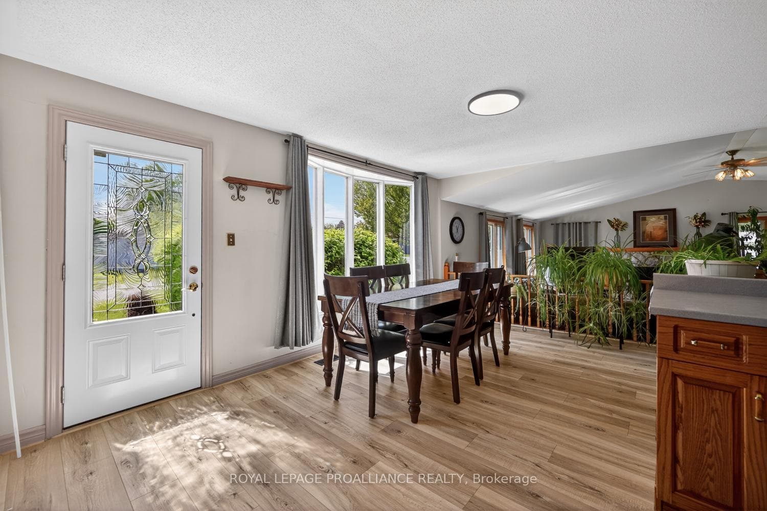 530 Gill Street photo 9