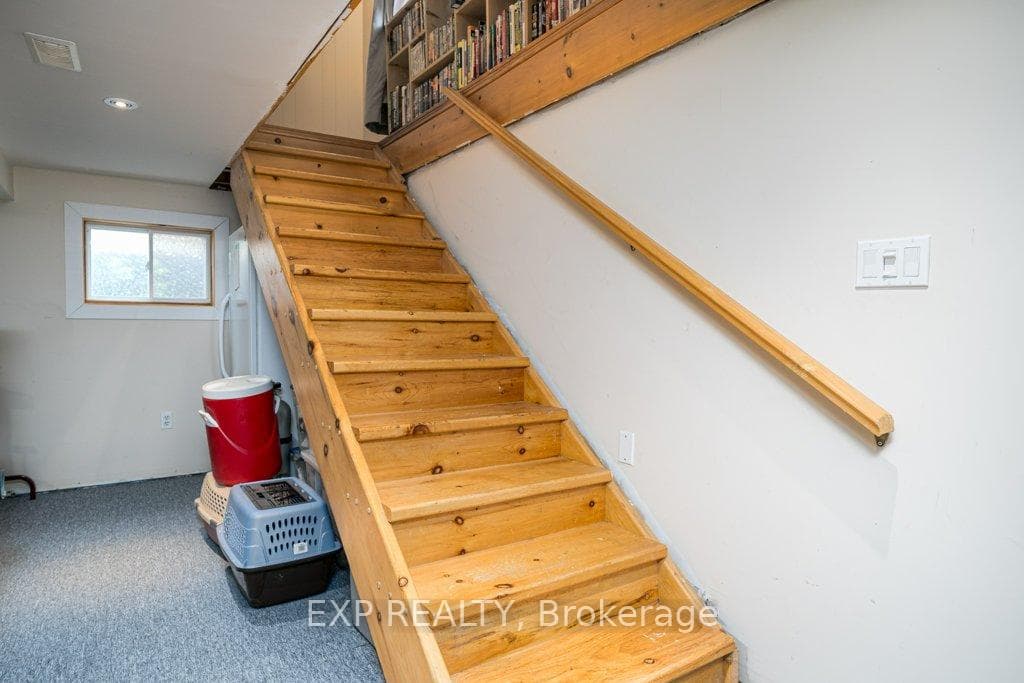 74 Kerr Crescent photo 22