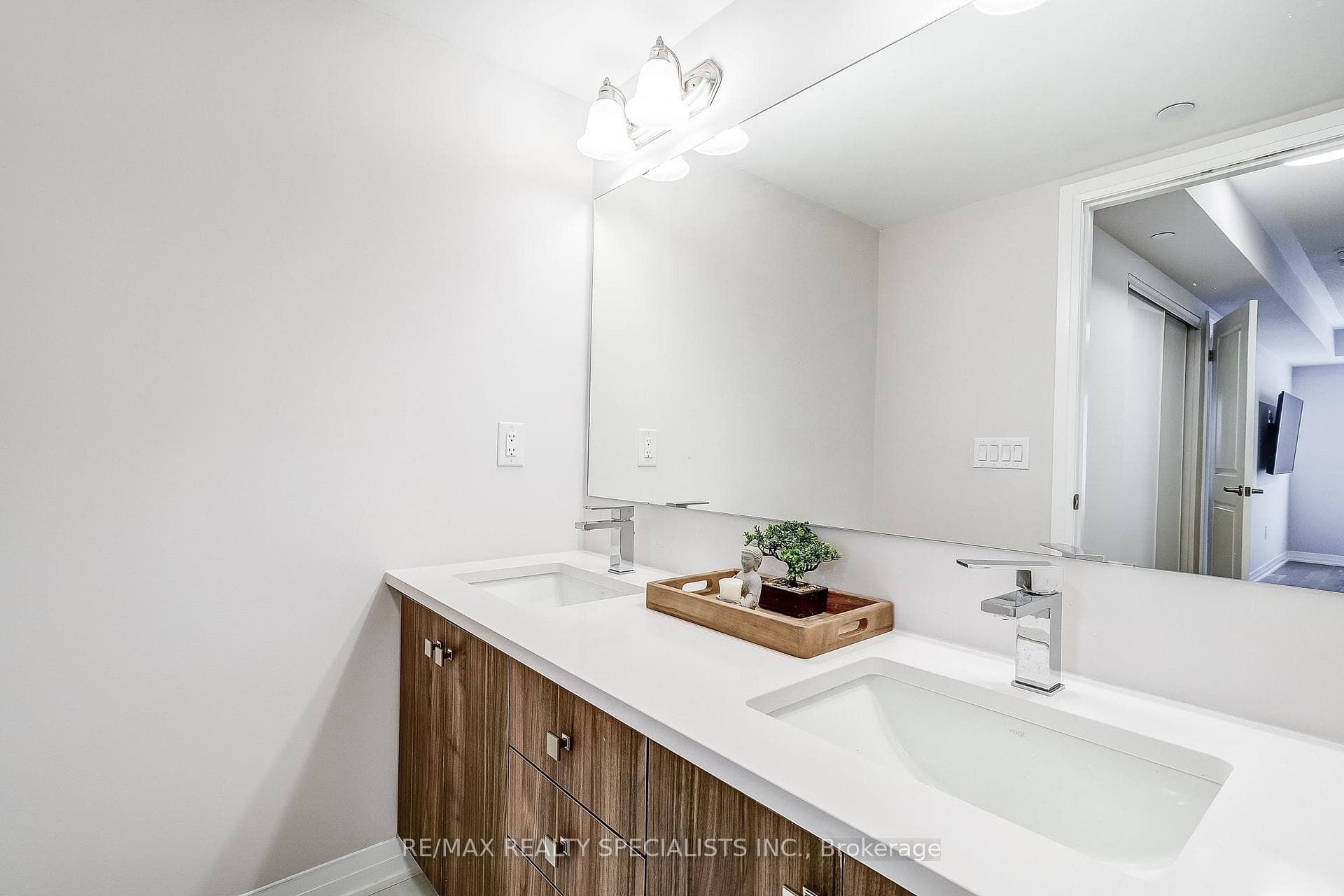50 Baynes Way Unit 2 photo 29