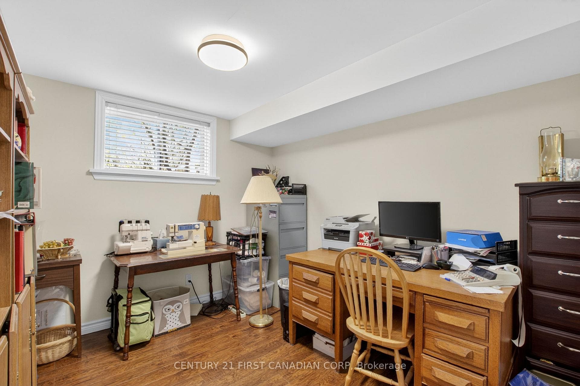 653 Peter Street photo 35