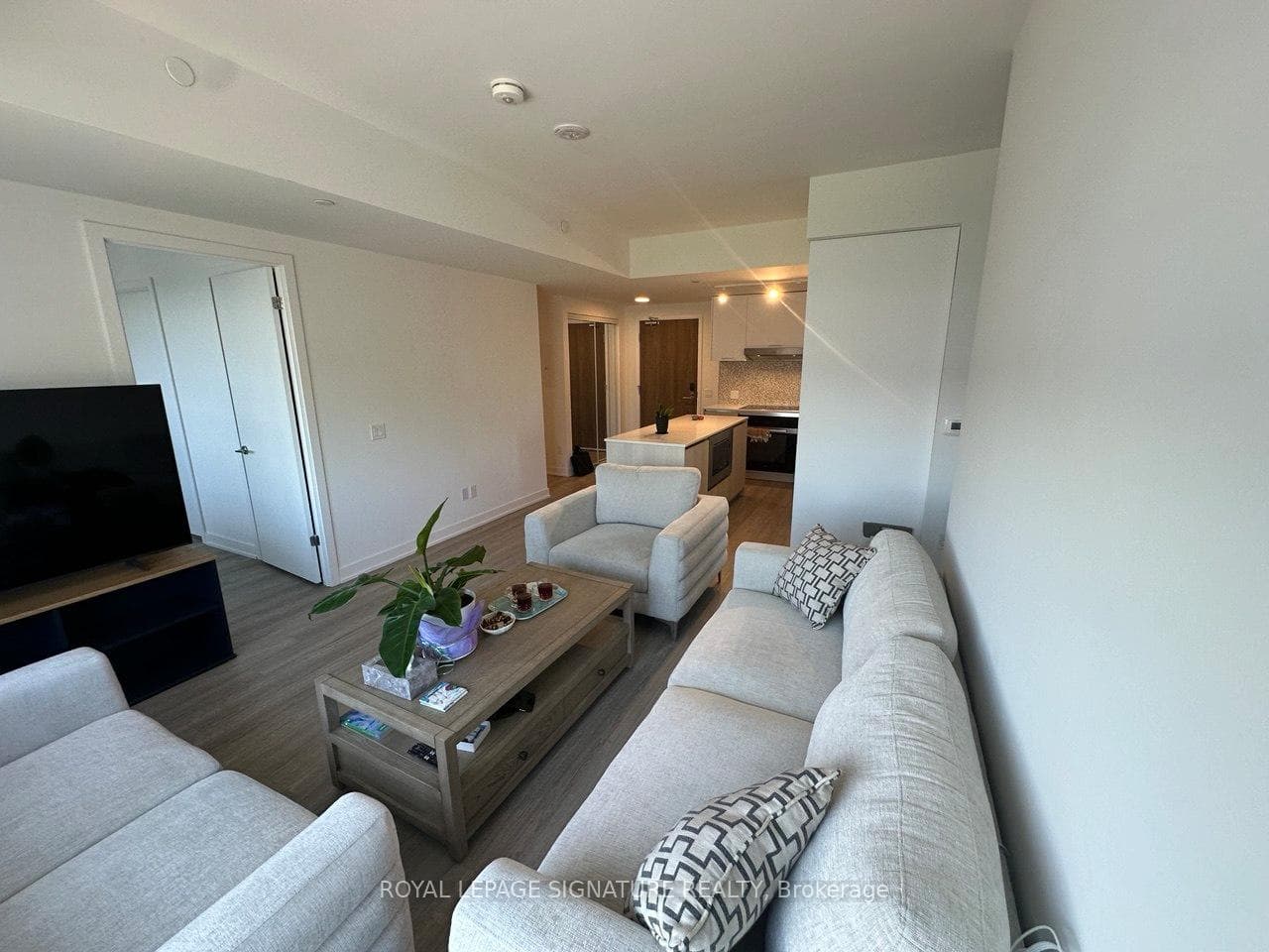 8188 Yonge Street Unit 222 photo 3