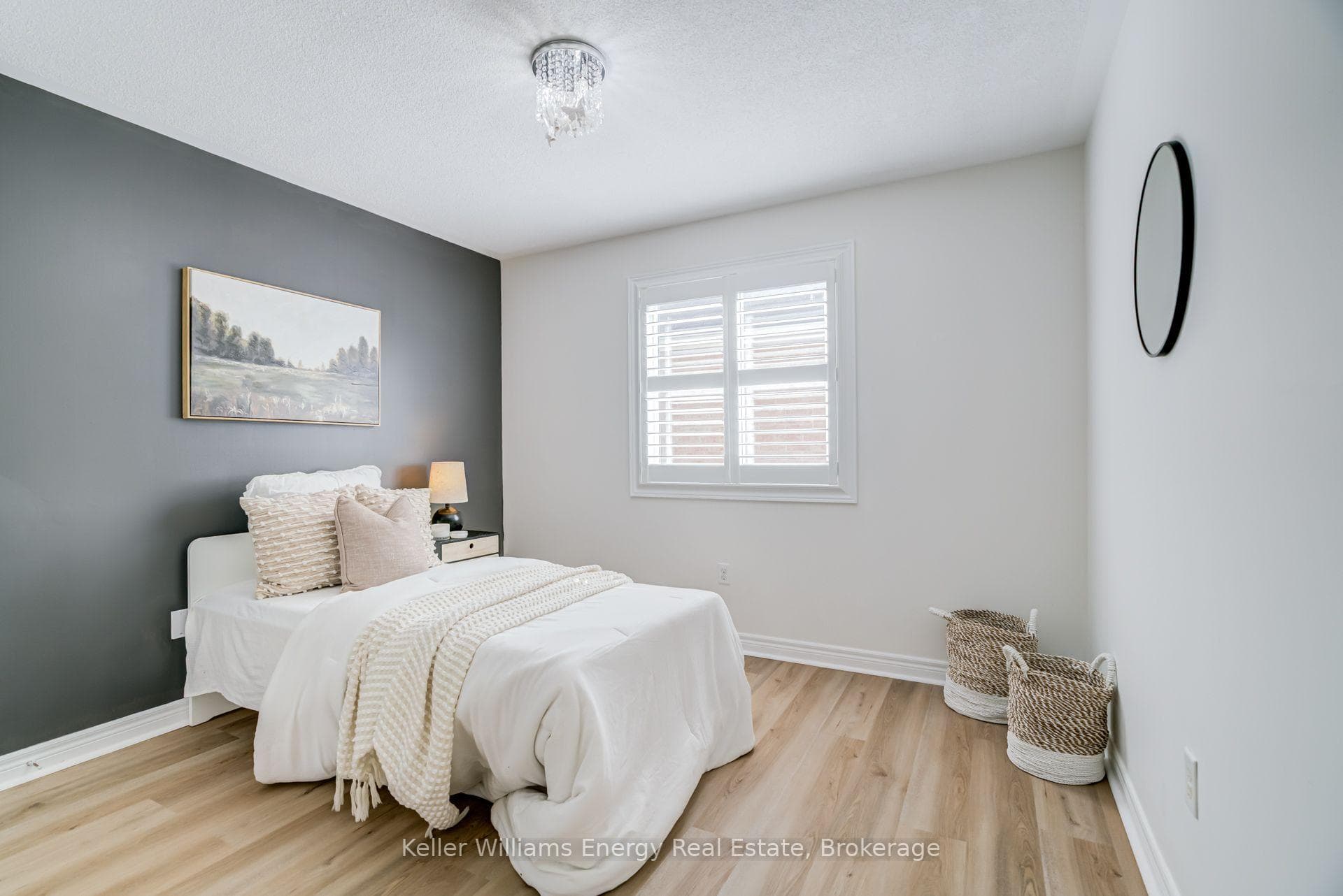 1342 Harlstone Crescent photo 27