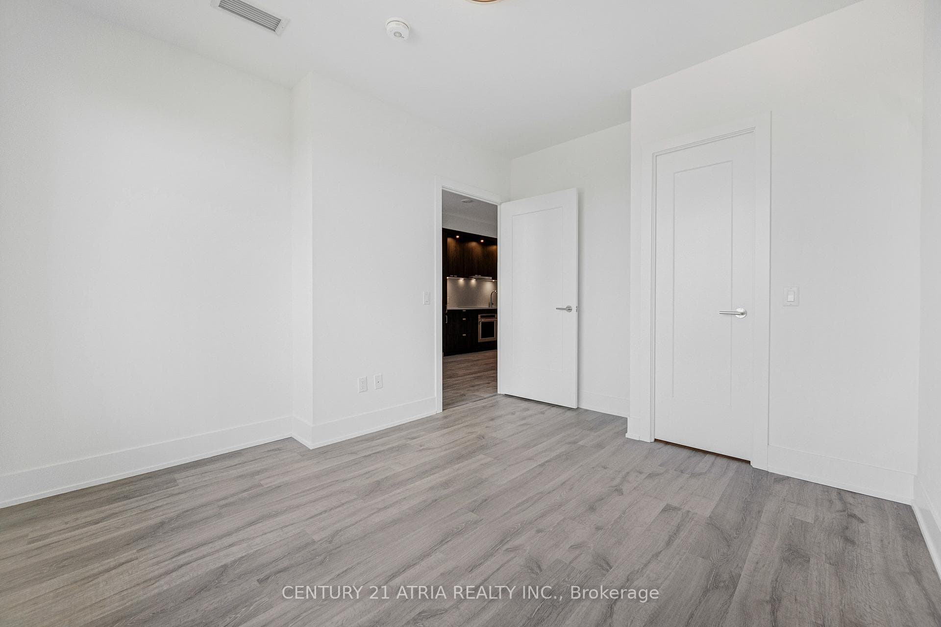 259 The Kingsway N/A Unit 712 photo 23