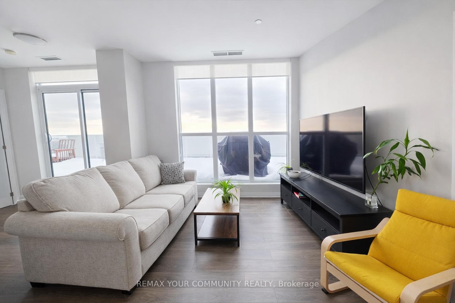 2301 Danforth Avenue Unit PH805 photo 3