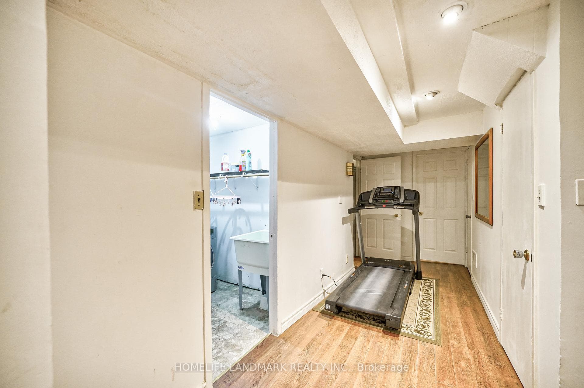 209 Invergordon Avenue photo 26