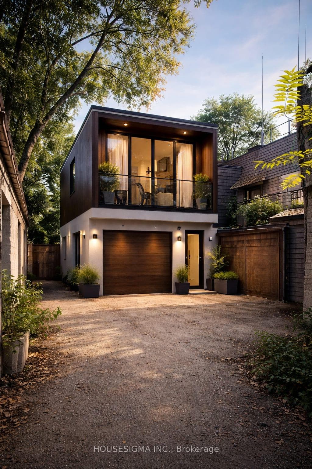 726 Adelaide Street photo 45