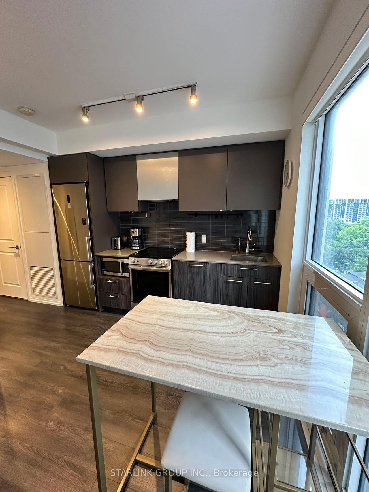 251 Jarvis Street Unit 825 photo 4