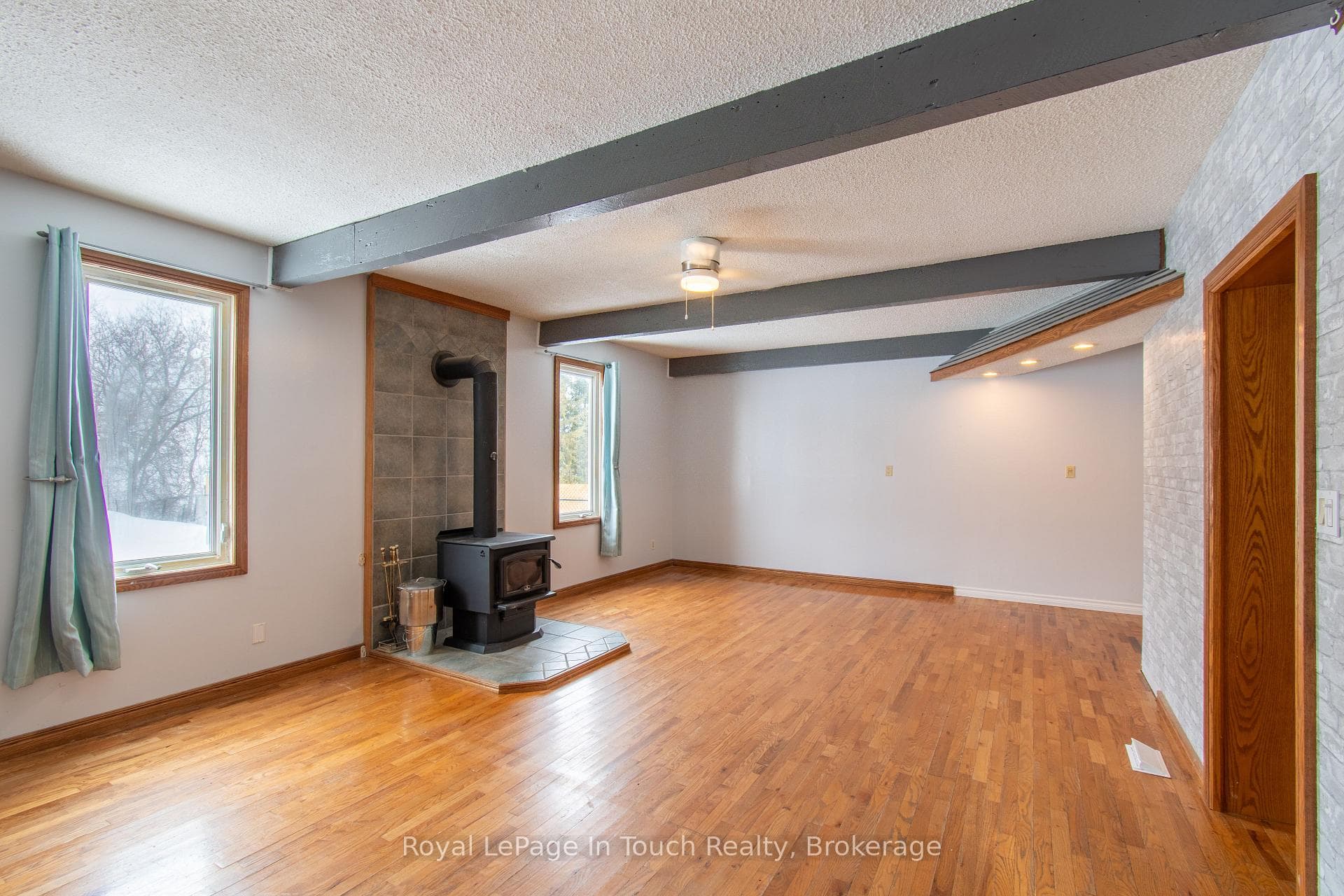 326 Lafontaine Road photo 8