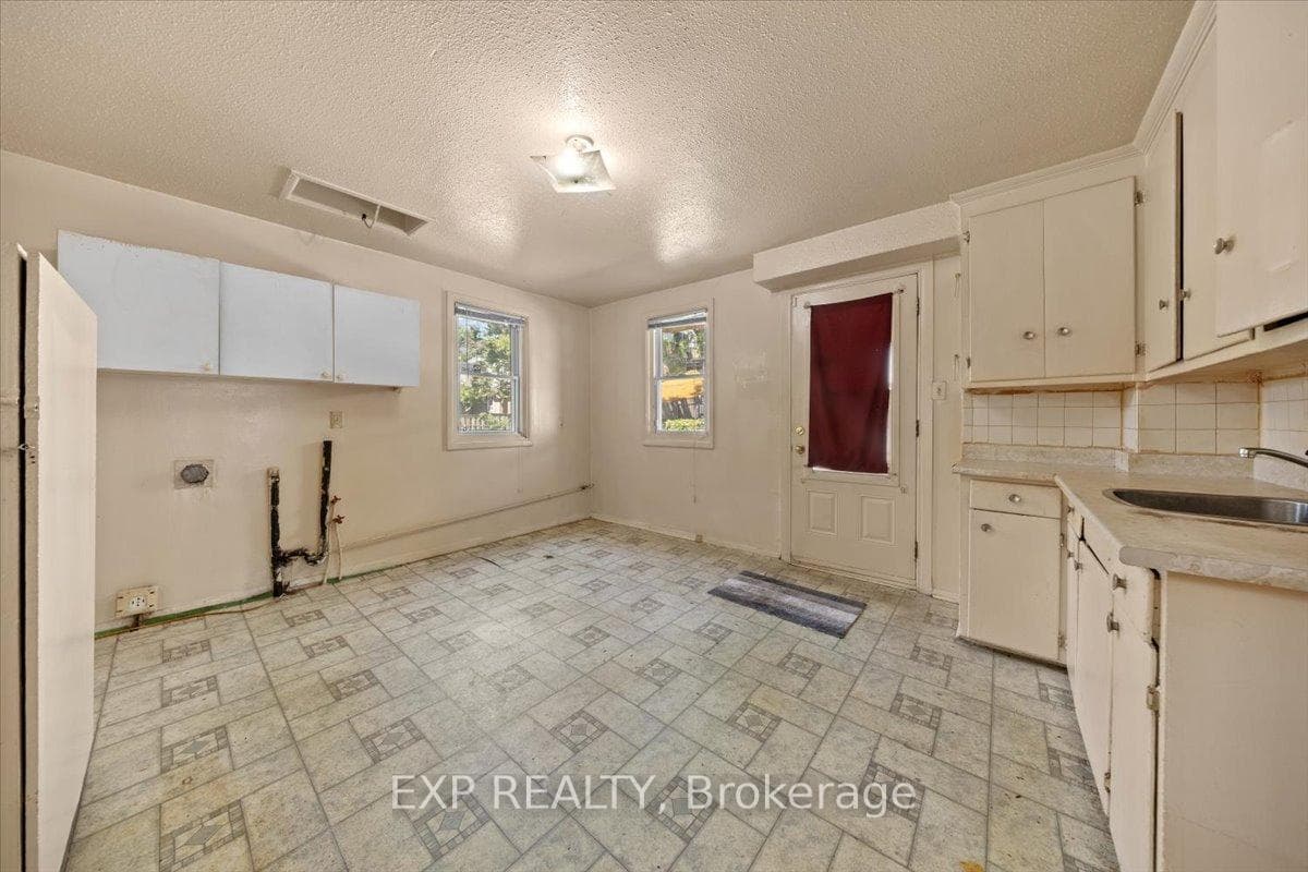 198 Hinchey Avenue photo 12