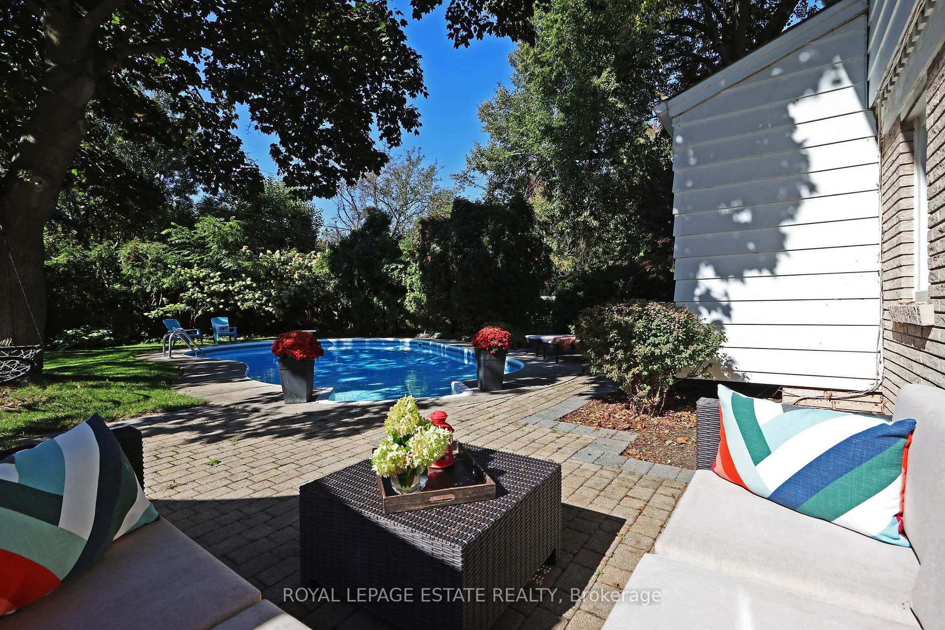 4231 Dunvegan Road photo 34