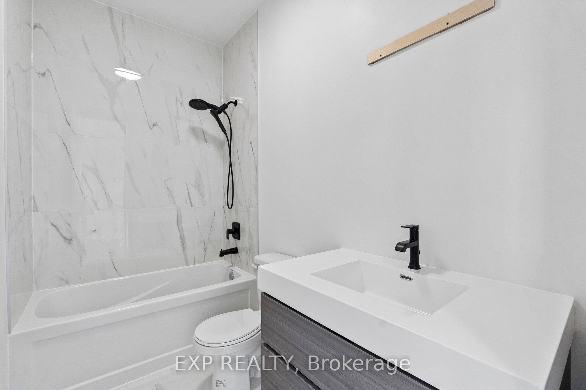 112 EVERETT Common photo 21