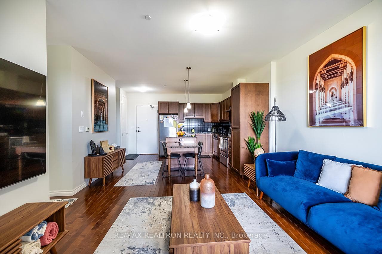 223 Erb Street Unit 604 photo 8